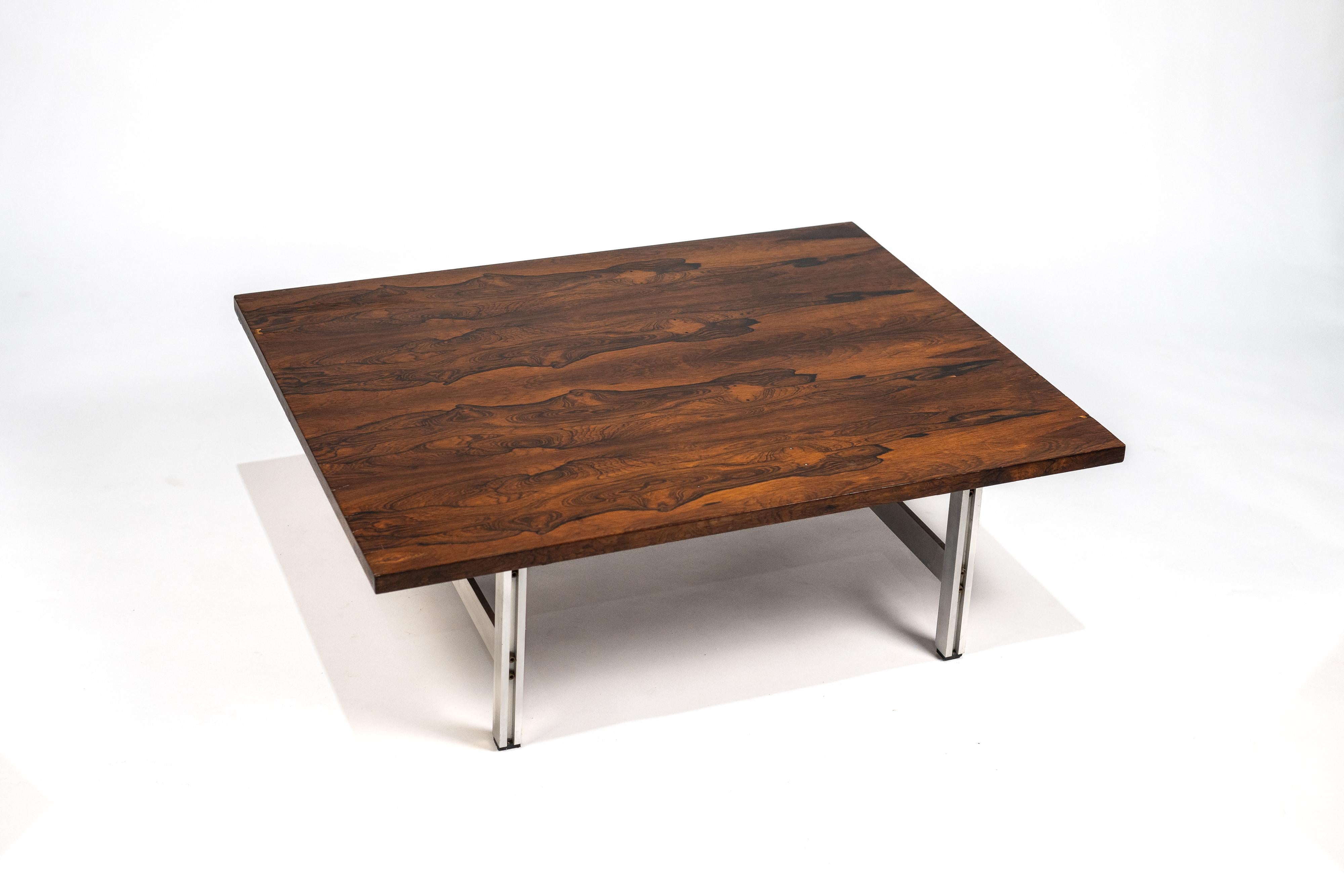 Brasilianisches Design. Liceu de Arte e Oficios. Couchtisch, Holz und Metall, um 1960 (20. Jahrhundert) im Angebot