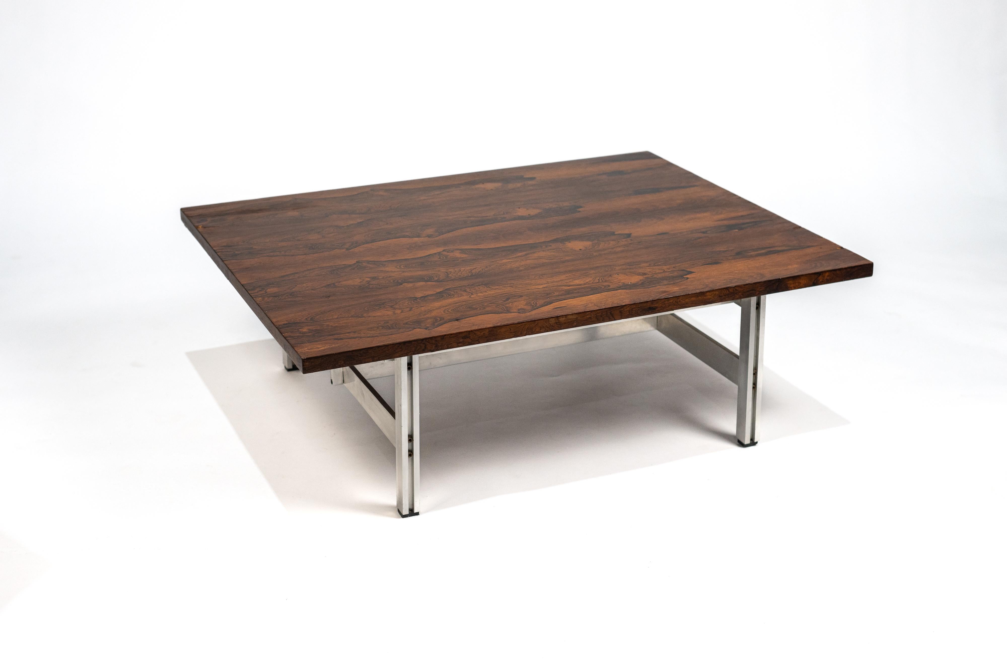 Brasilianisches Design. Liceu de Arte e Oficios. Couchtisch, Holz und Metall, um 1960 im Angebot 2