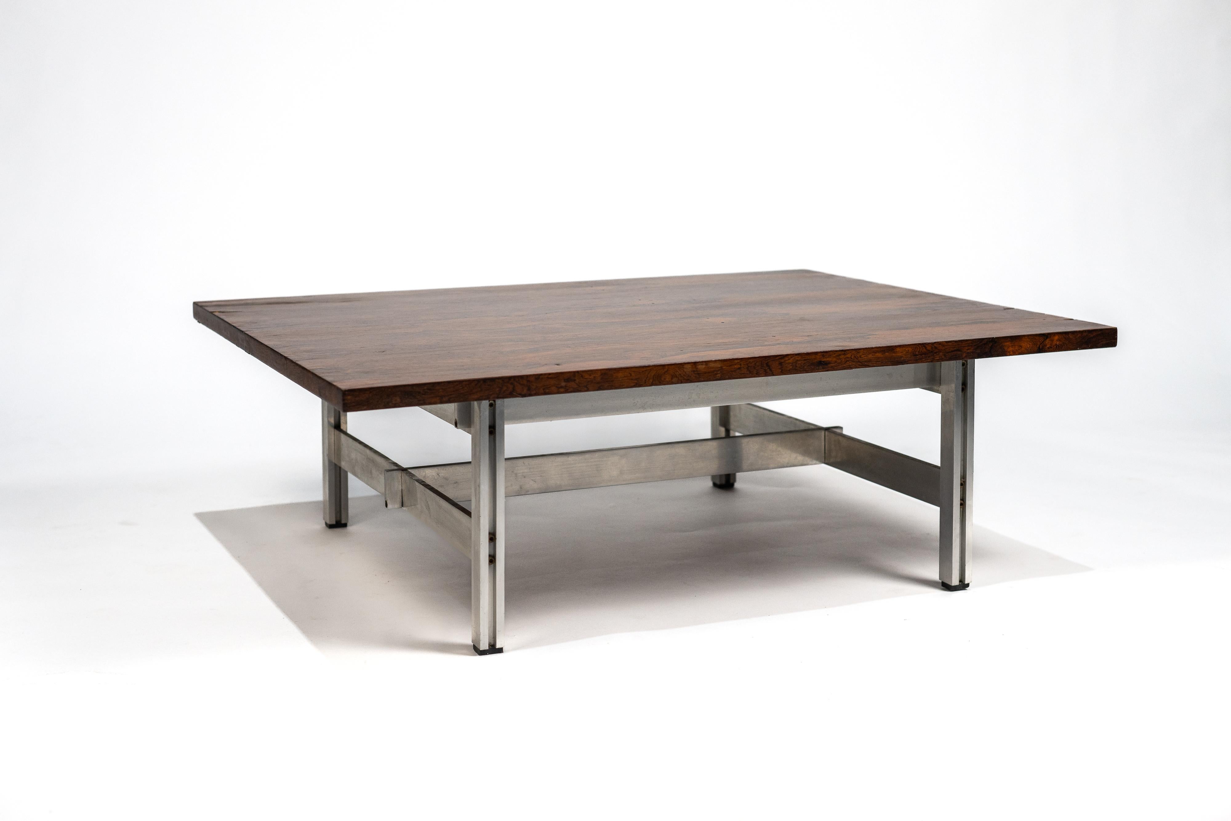 Brasilianisches Design. Liceu de Arte e Oficios. Couchtisch, Holz und Metall, um 1960 im Angebot 3
