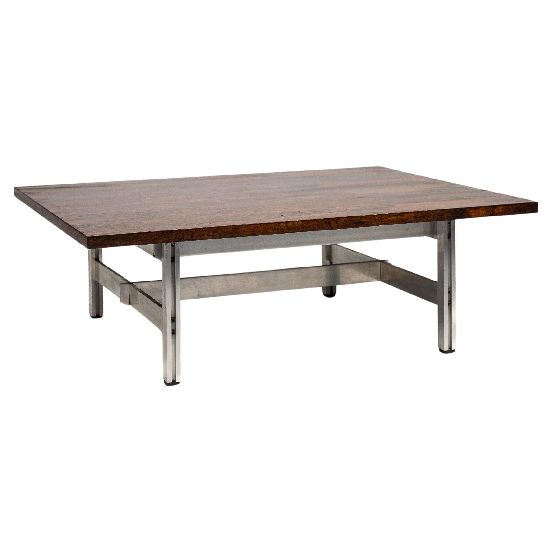 Brasilianisches Design. Liceu de Arte e Oficios. Couchtisch, Holz und Metall, um 1960 im Angebot
