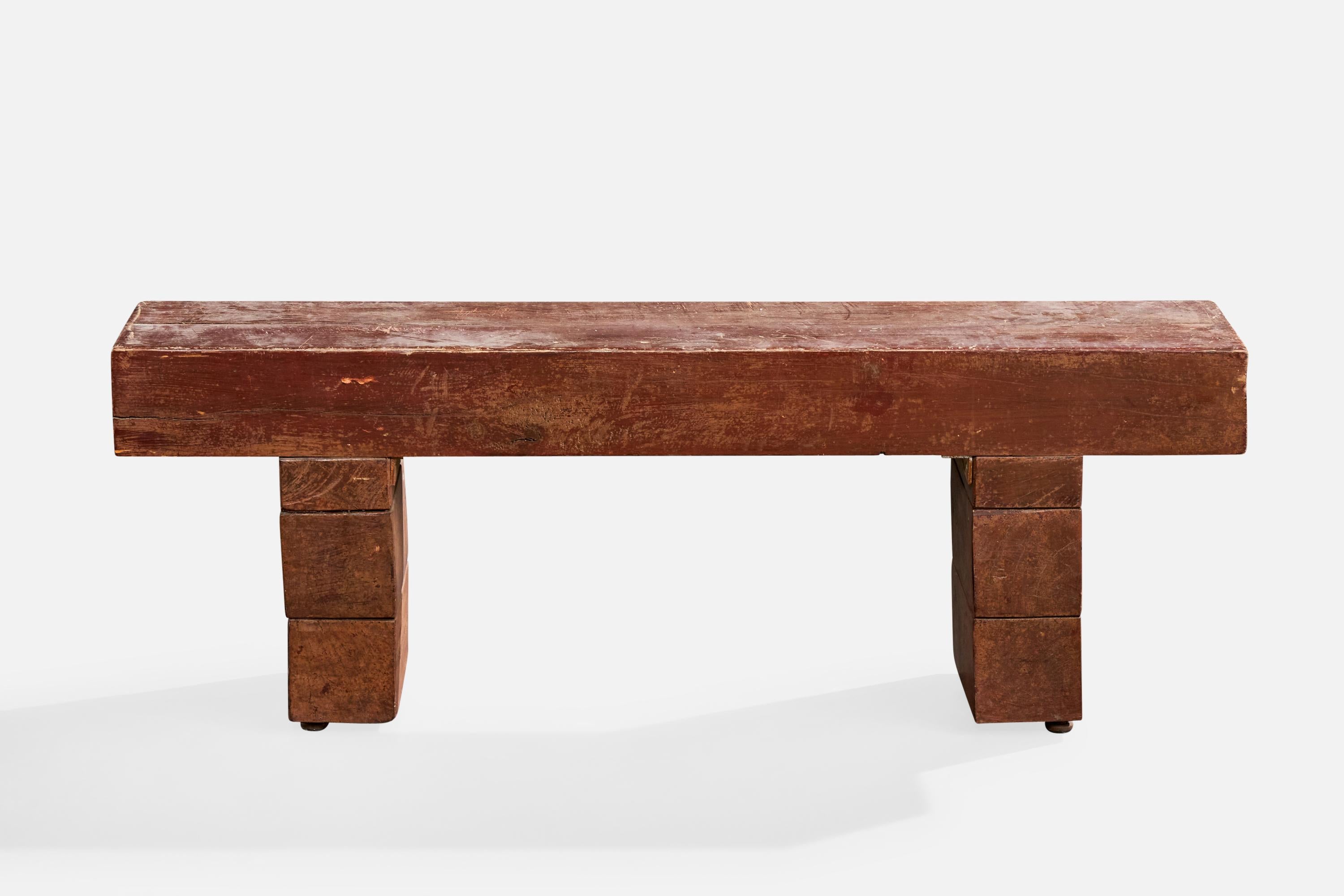 Banc en bois conçu et produit au Brésil, c. années 1970.

En parfait état d'origine, probablement utilisé à l'extérieur.

Dimensions globales (pouces) : 20.0 