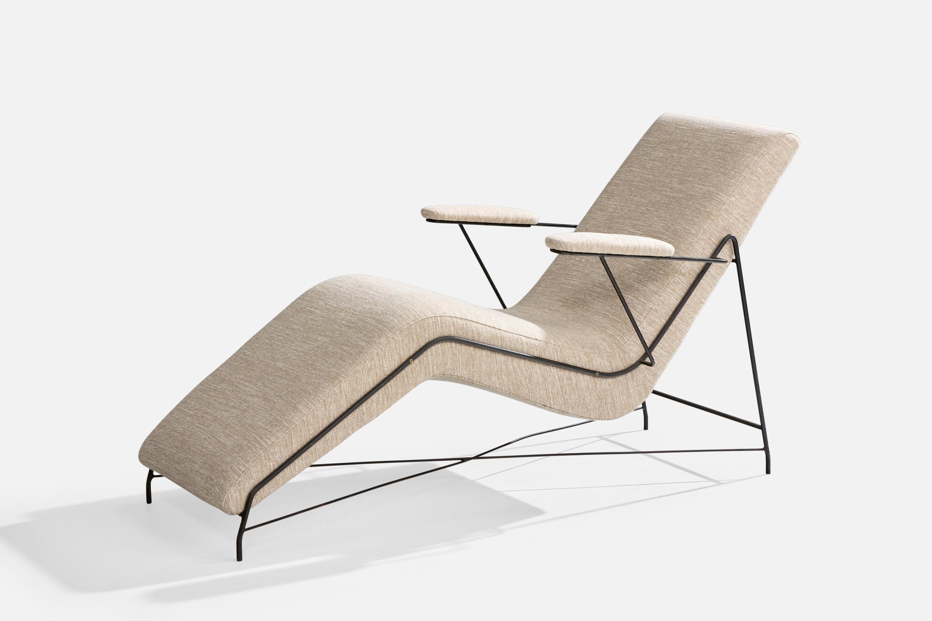 Brasiliano Chaise Longue di design brasiliano, ferro, tessuto, Brasile, anni '50 in vendita