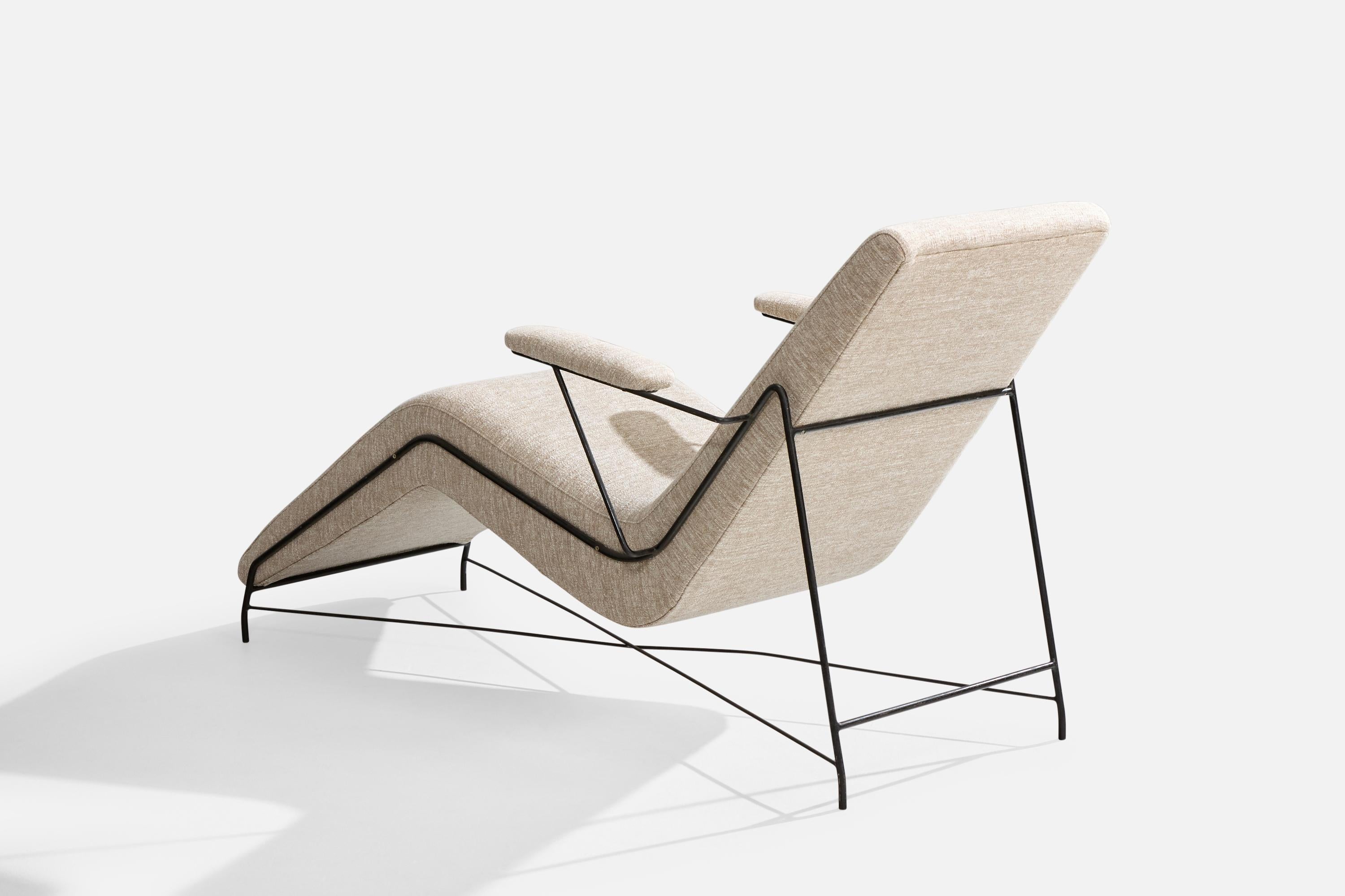 Chaise Longue di design brasiliano, ferro, tessuto, Brasile, anni '50 In condizioni buone in vendita a High Point, NC