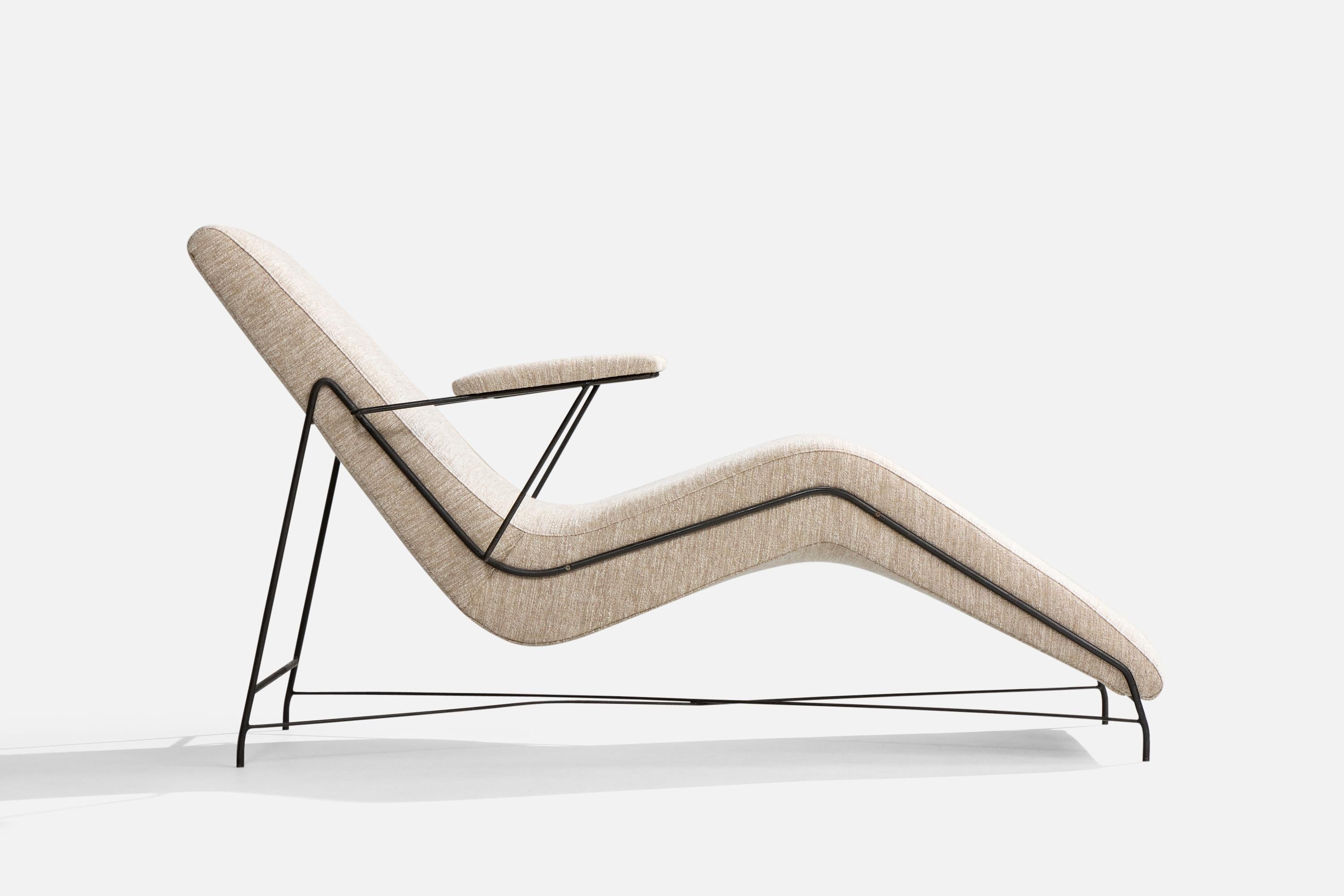 Metà XX secolo Chaise Longue di design brasiliano, ferro, tessuto, Brasile, anni '50 in vendita