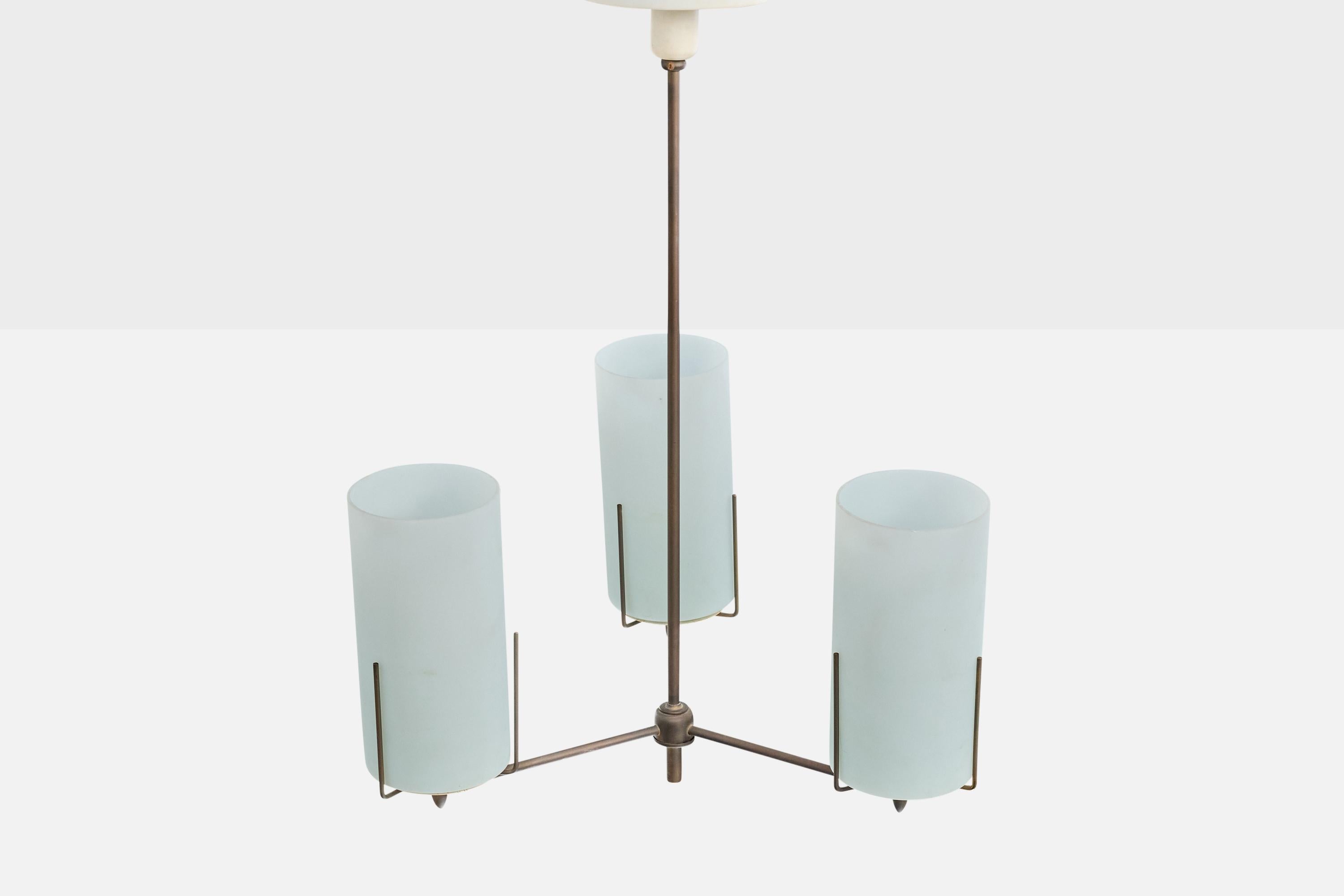 Brésilien Designer brésilien, lustre, laiton, métal, verre, Brésil, années 1950 en vente