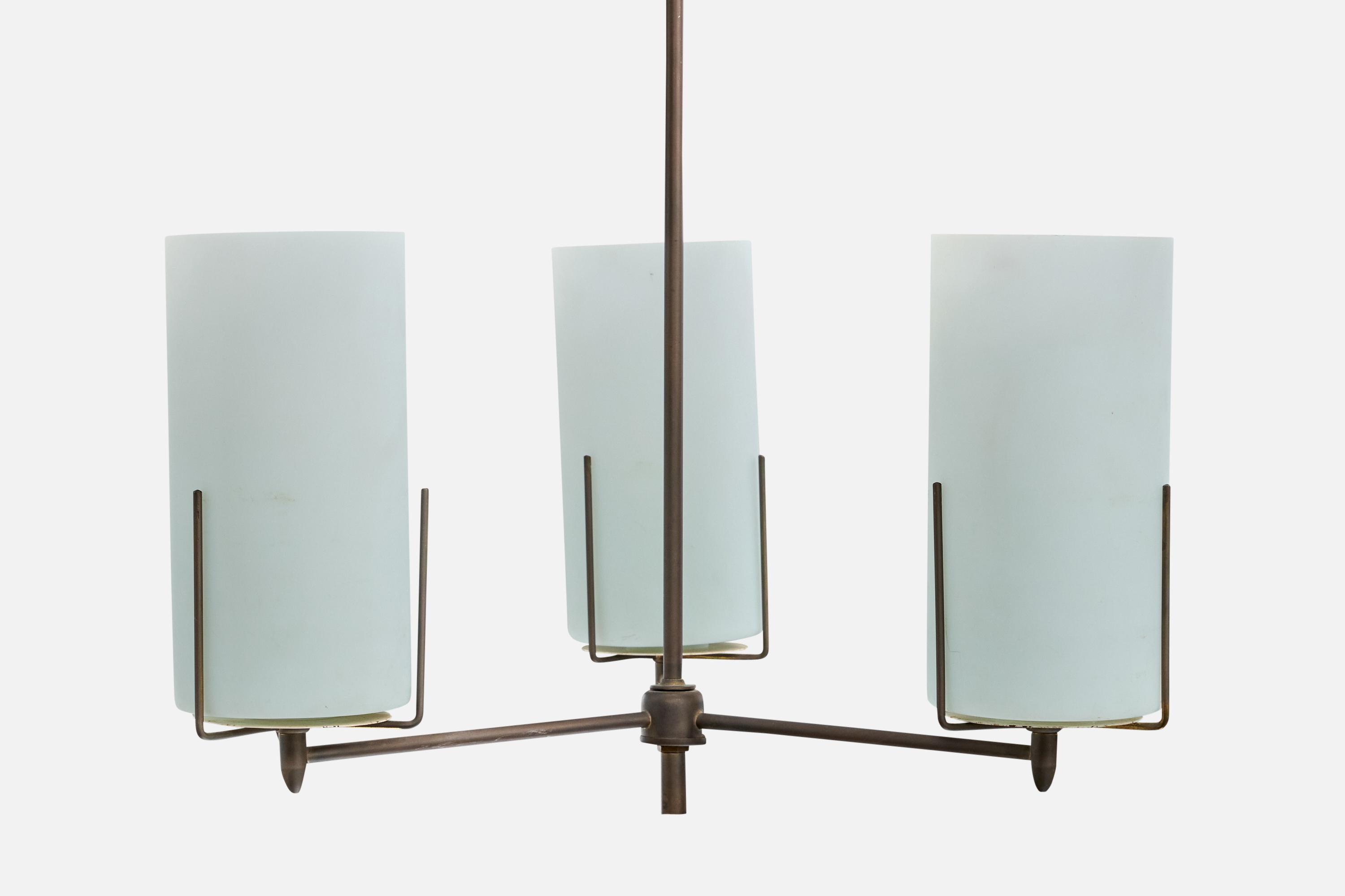 Designer brésilien, lustre, laiton, métal, verre, Brésil, années 1950 Bon état - En vente à High Point, NC