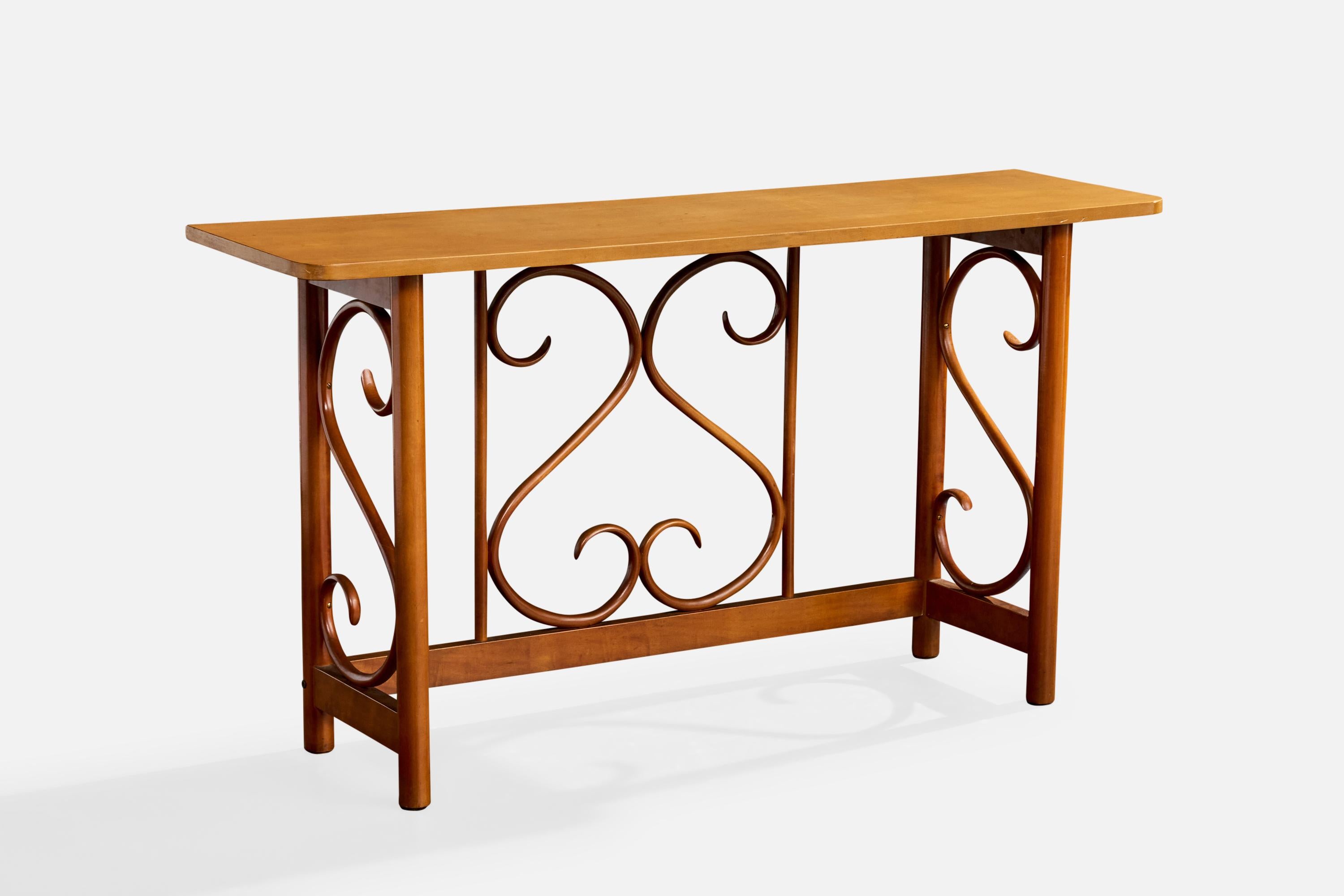 Console en bois avec des détails en bois courbé de style Thonet, probablement conçue et produite au Brésil, vers les années 1970.

Dimensions globales (pouces) : 30.0 