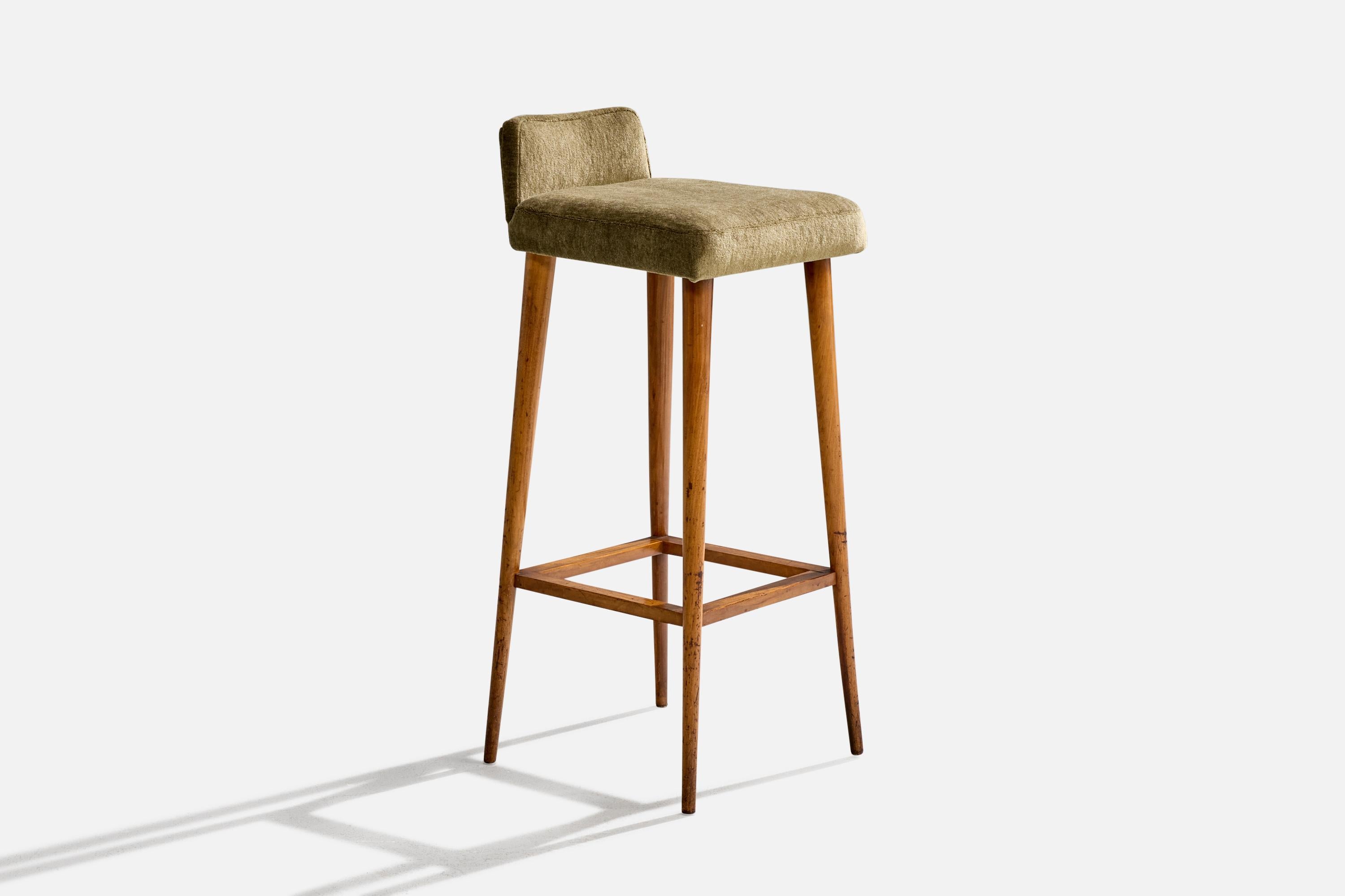Designer brésilien, tabourets de comptoir, Wood, velours, Brésil, années 1950 Bon état - En vente à High Point, NC