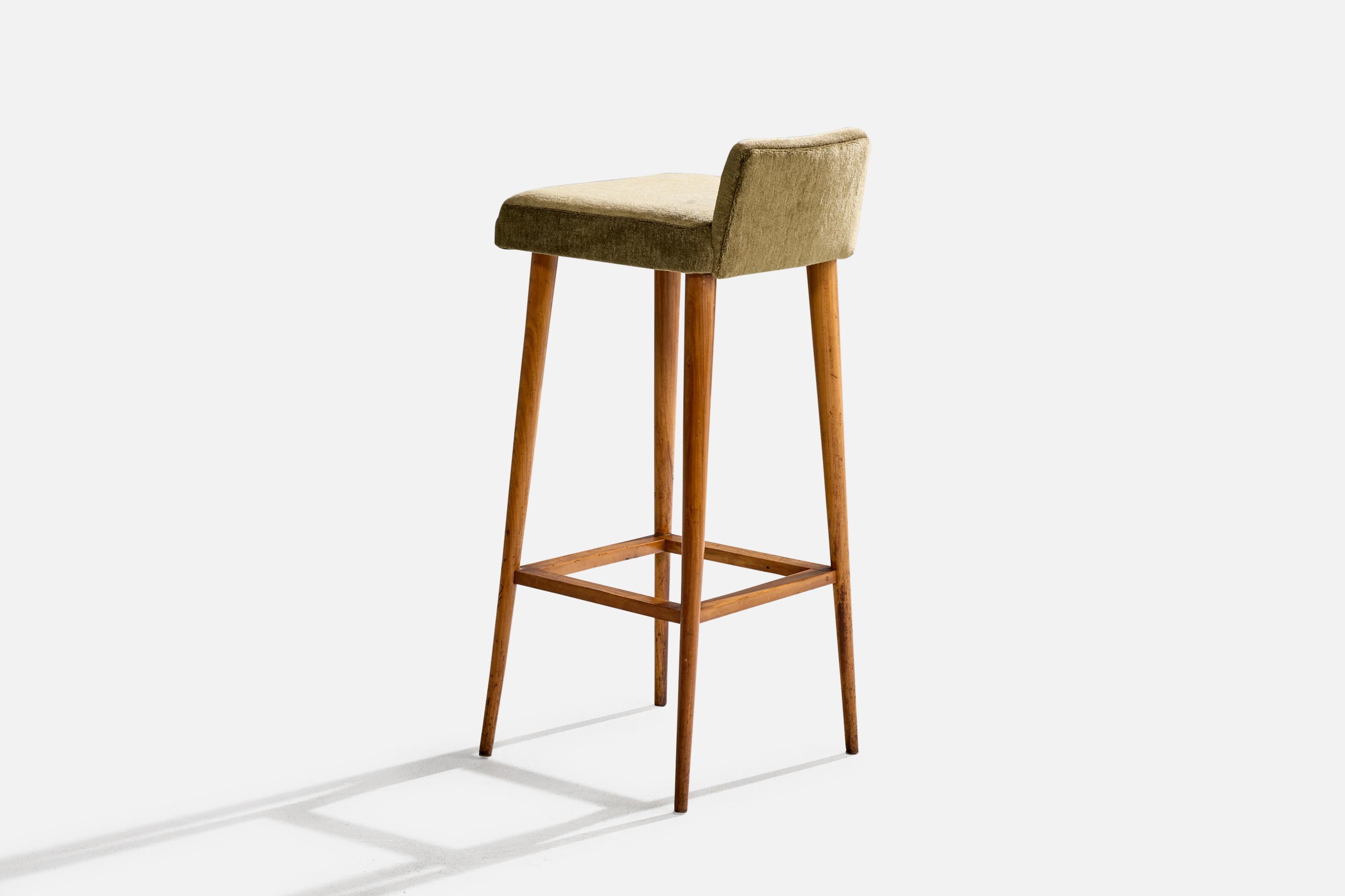 Milieu du XXe siècle Designer brésilien, tabourets de comptoir, Wood, velours, Brésil, années 1950 en vente