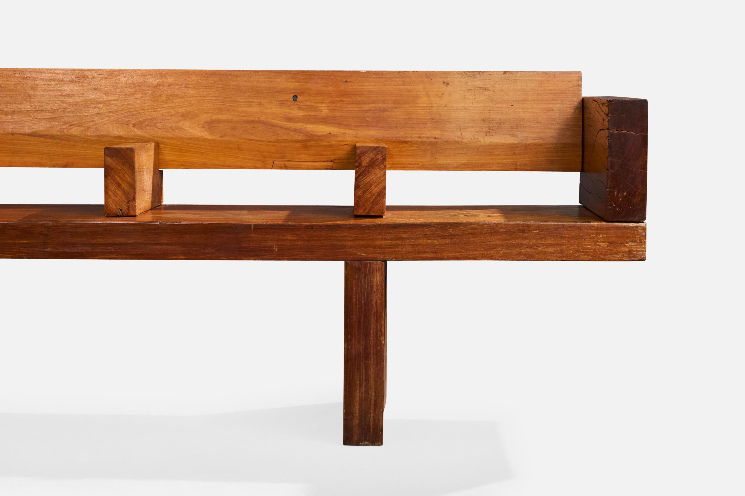 Diseñador brasileño, Banco grande, Madera de ipê, Brasil, Años 70 en Bastante bueno estado para la venta en High Point, NC