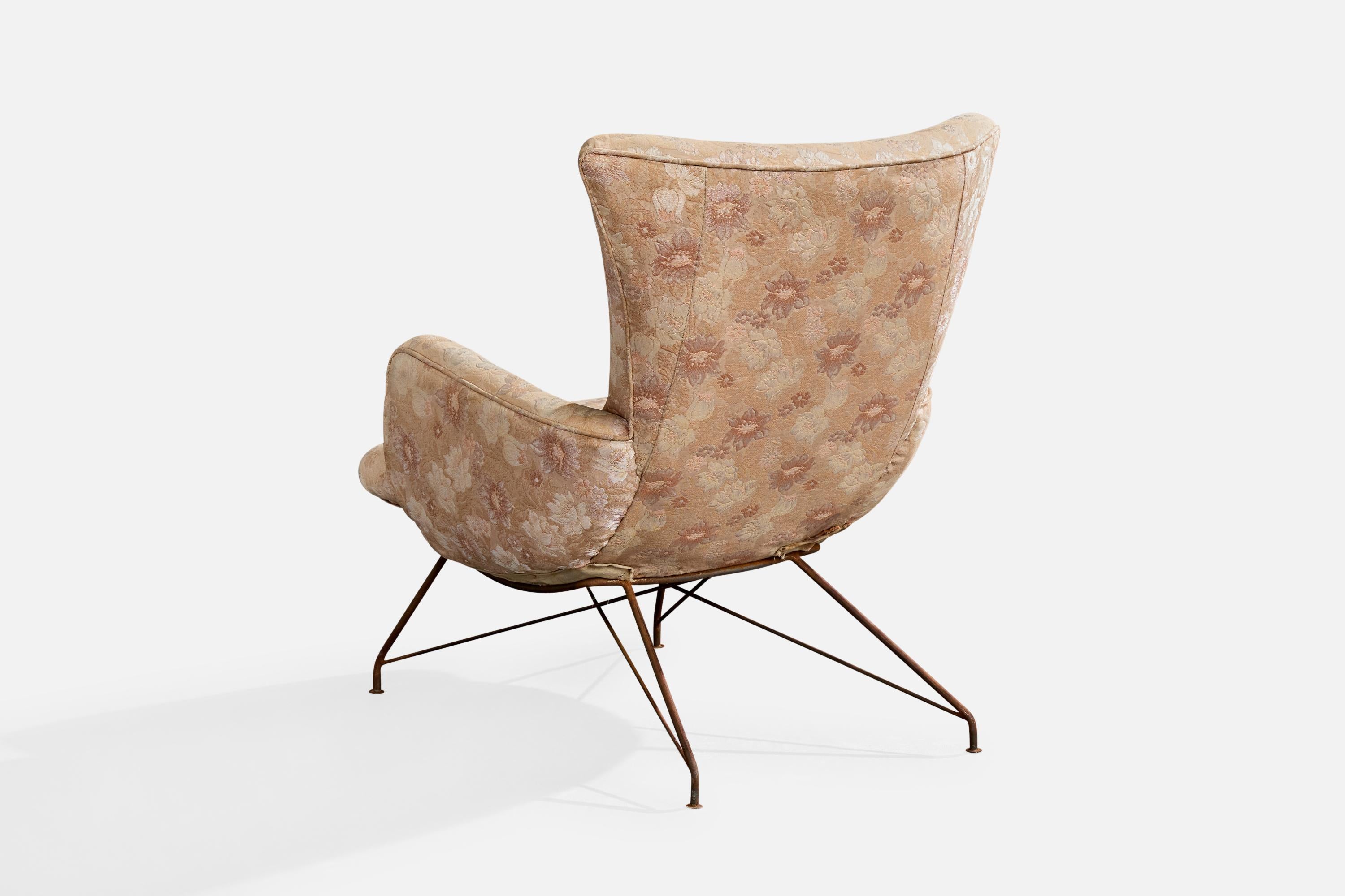 Chaise longue de designer brésilien, fer, tissu, Brésil, années 1950 État moyen - En vente à High Point, NC