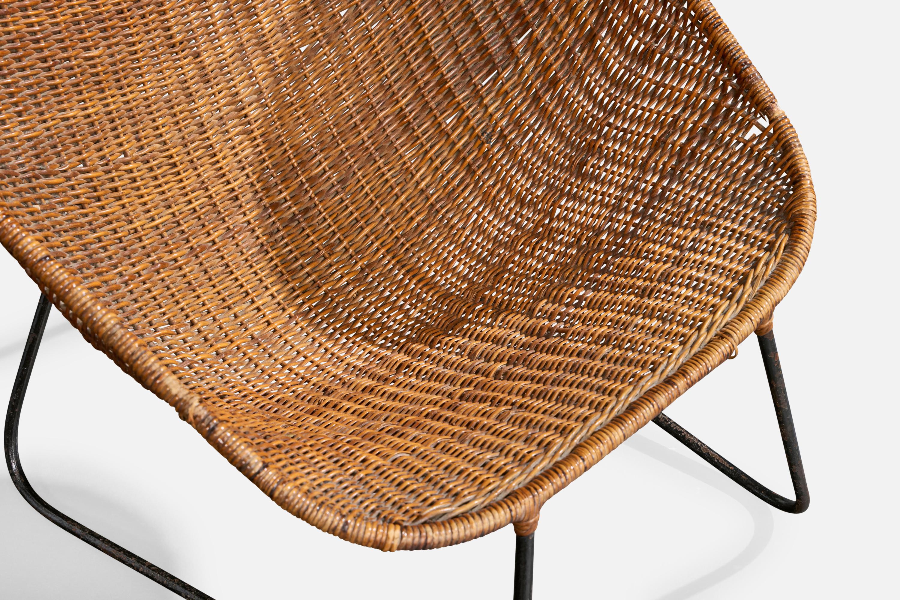 Chaise longue de designer brésilien, fer, rotin, Brésil, années 1950 en vente 4