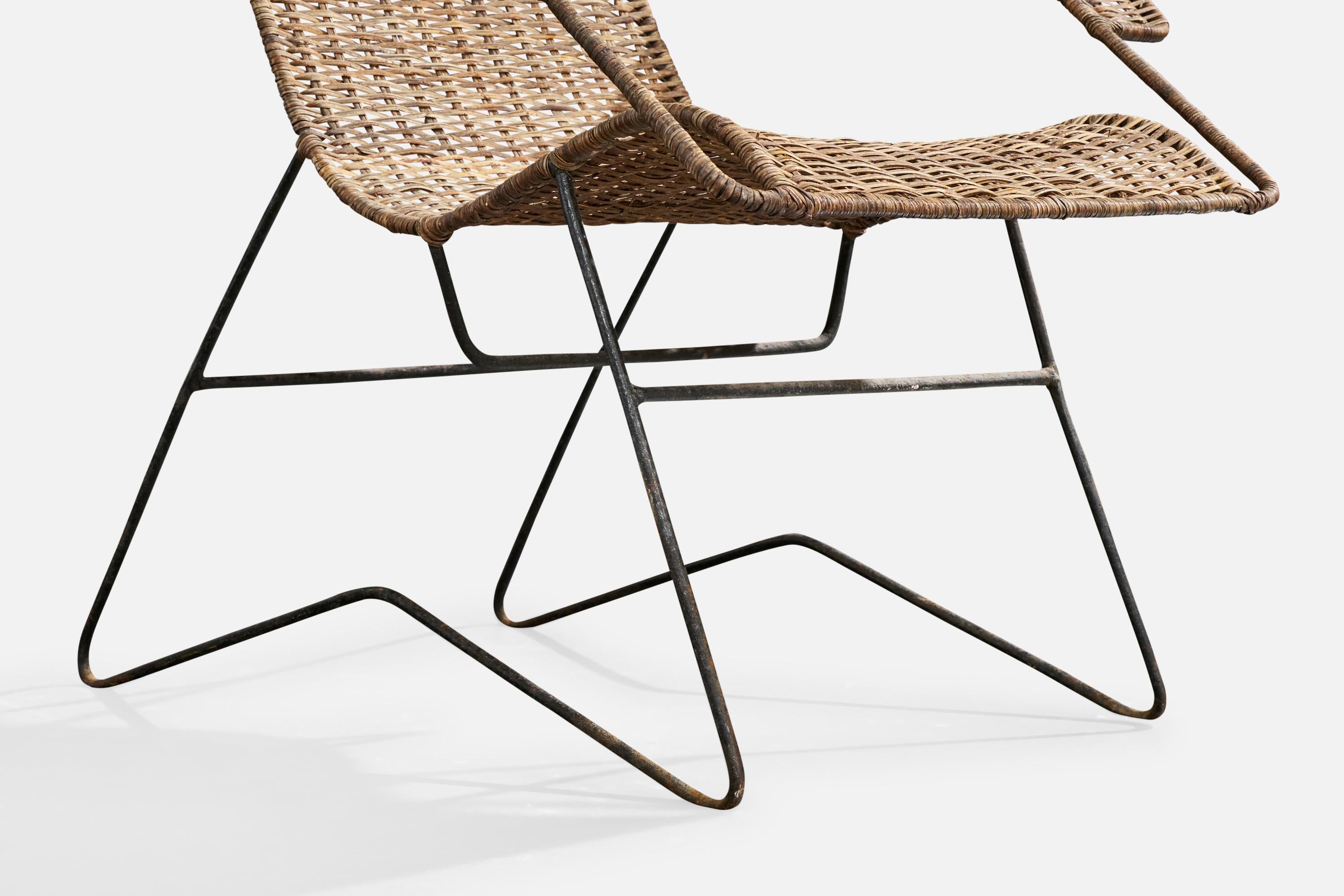 Chaise longue de designer brésilien, fer, rotin, Brésil, années 1950 en vente 4