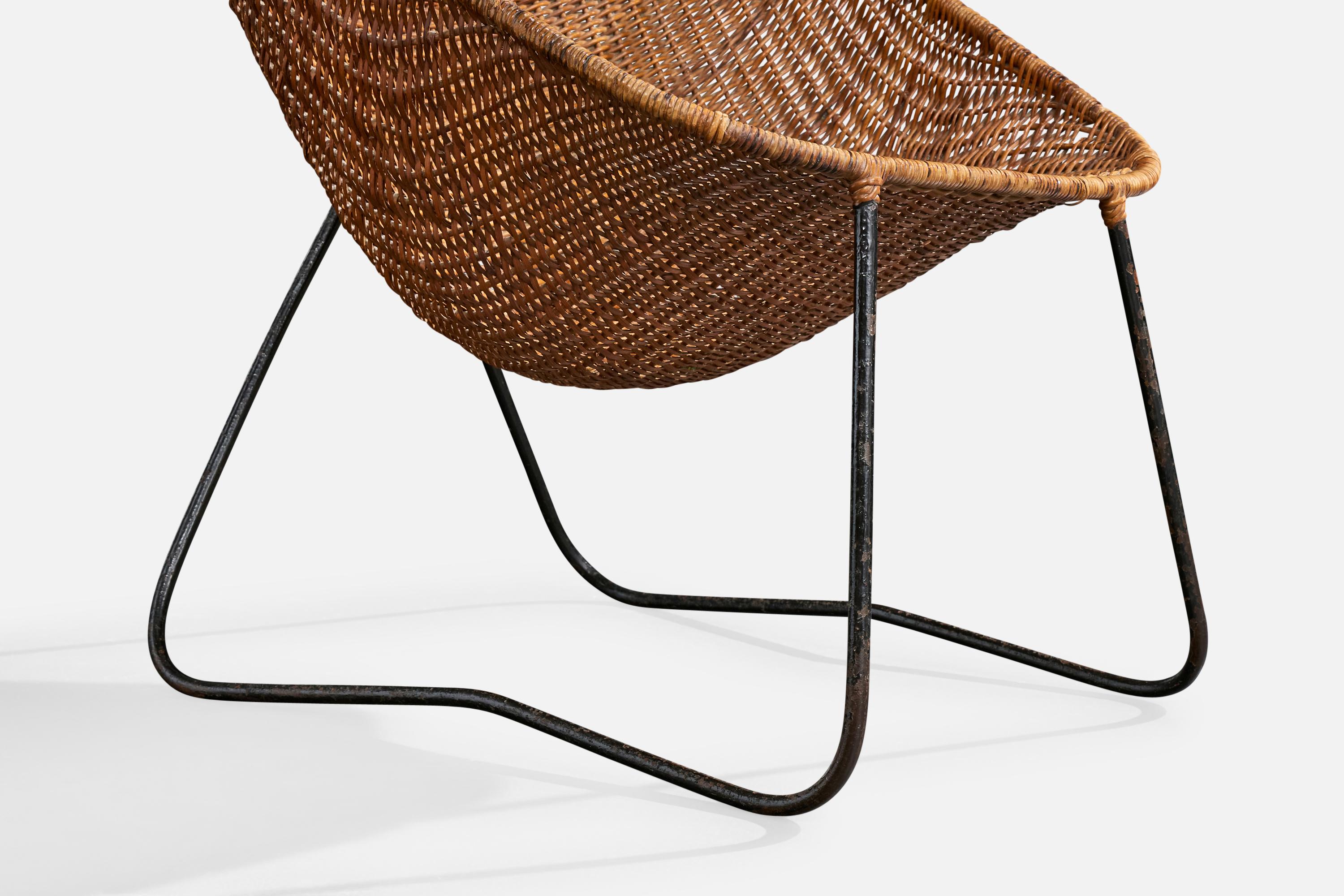 Chaise longue de designer brésilien, fer, rotin, Brésil, années 1950 en vente 6