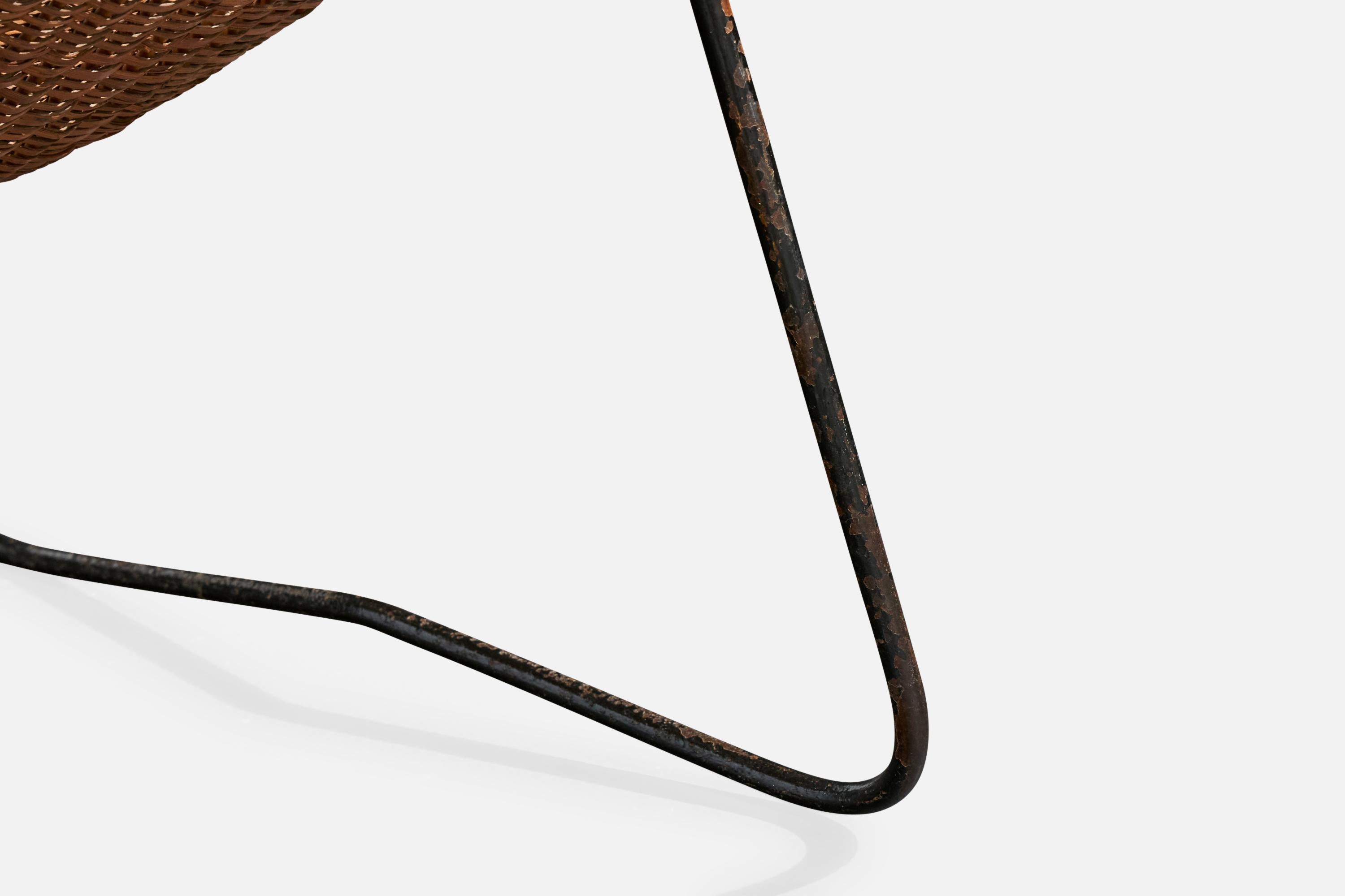 Chaise longue de designer brésilien, fer, rotin, Brésil, années 1950 en vente 7