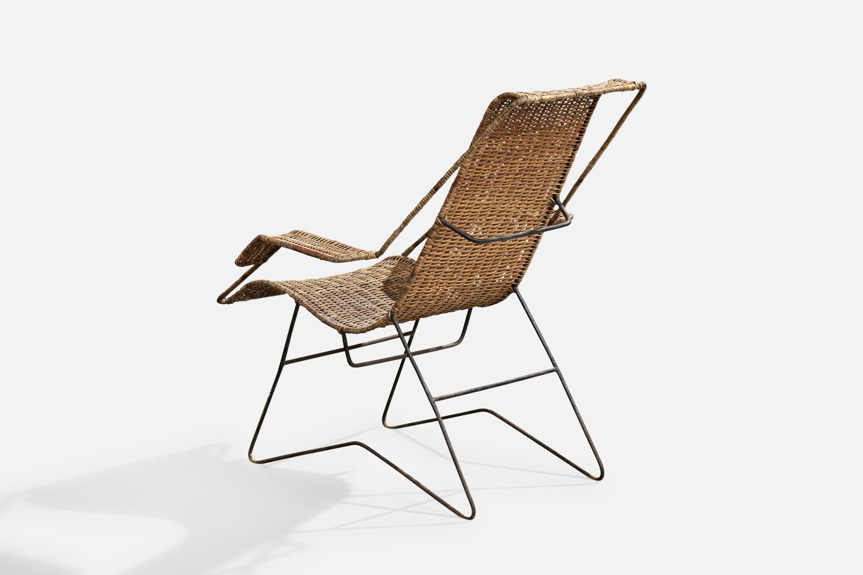Chaise longue de designer brésilien, fer, rotin, Brésil, années 1950 Bon état - En vente à High Point, NC