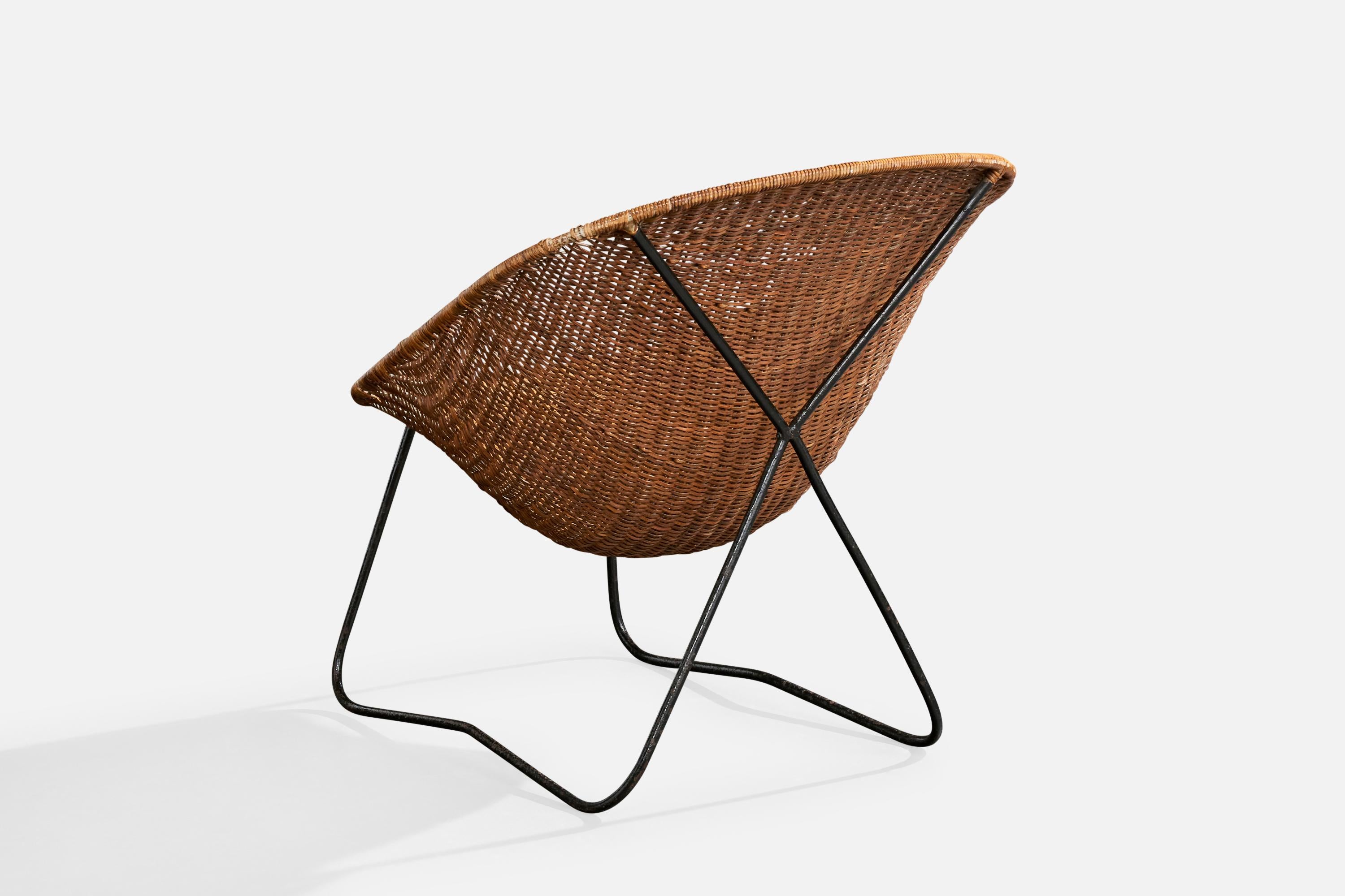 Milieu du XXe siècle Chaise longue de designer brésilien, fer, rotin, Brésil, années 1950 en vente