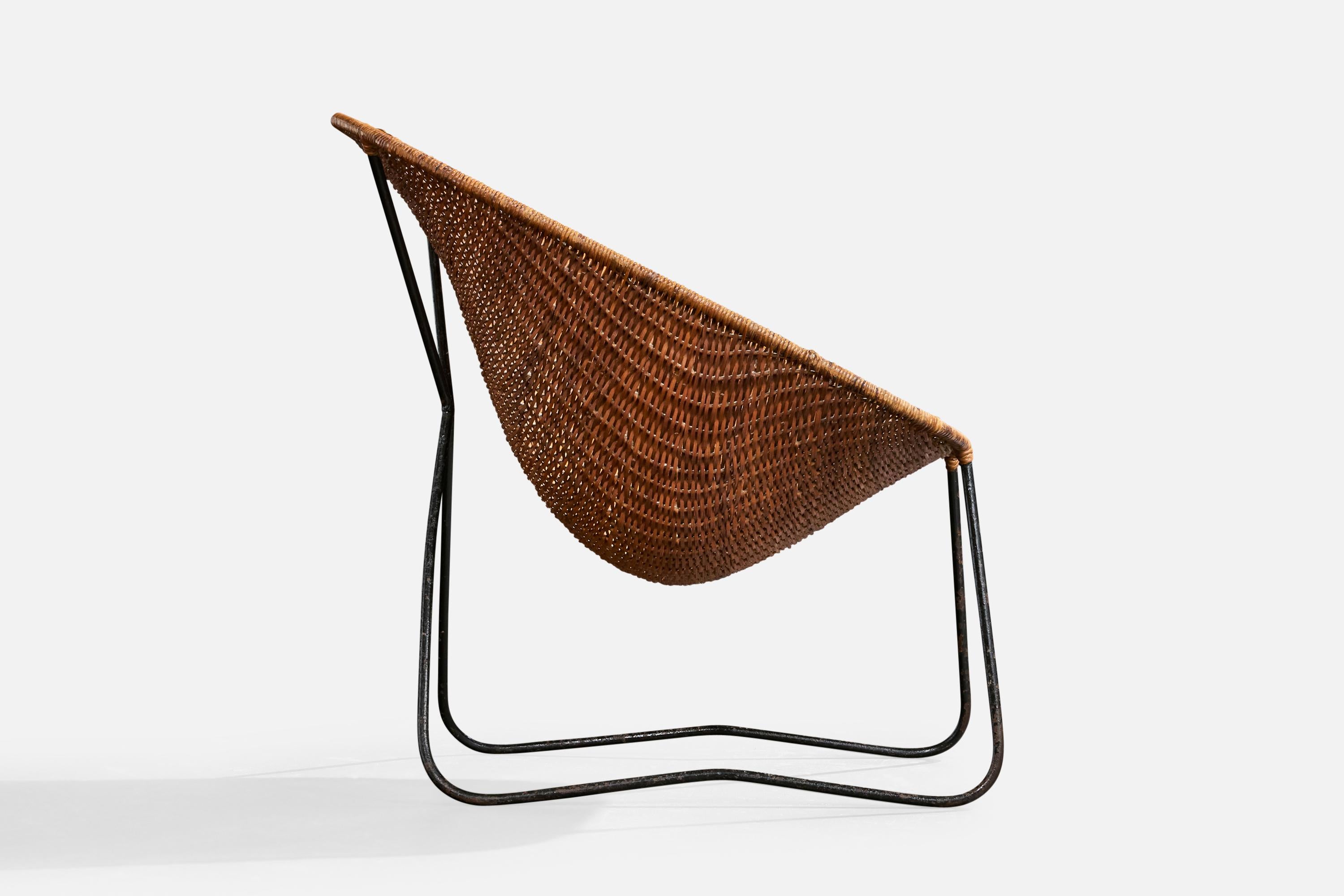 Rotin Chaise longue de designer brésilien, fer, rotin, Brésil, années 1950 en vente