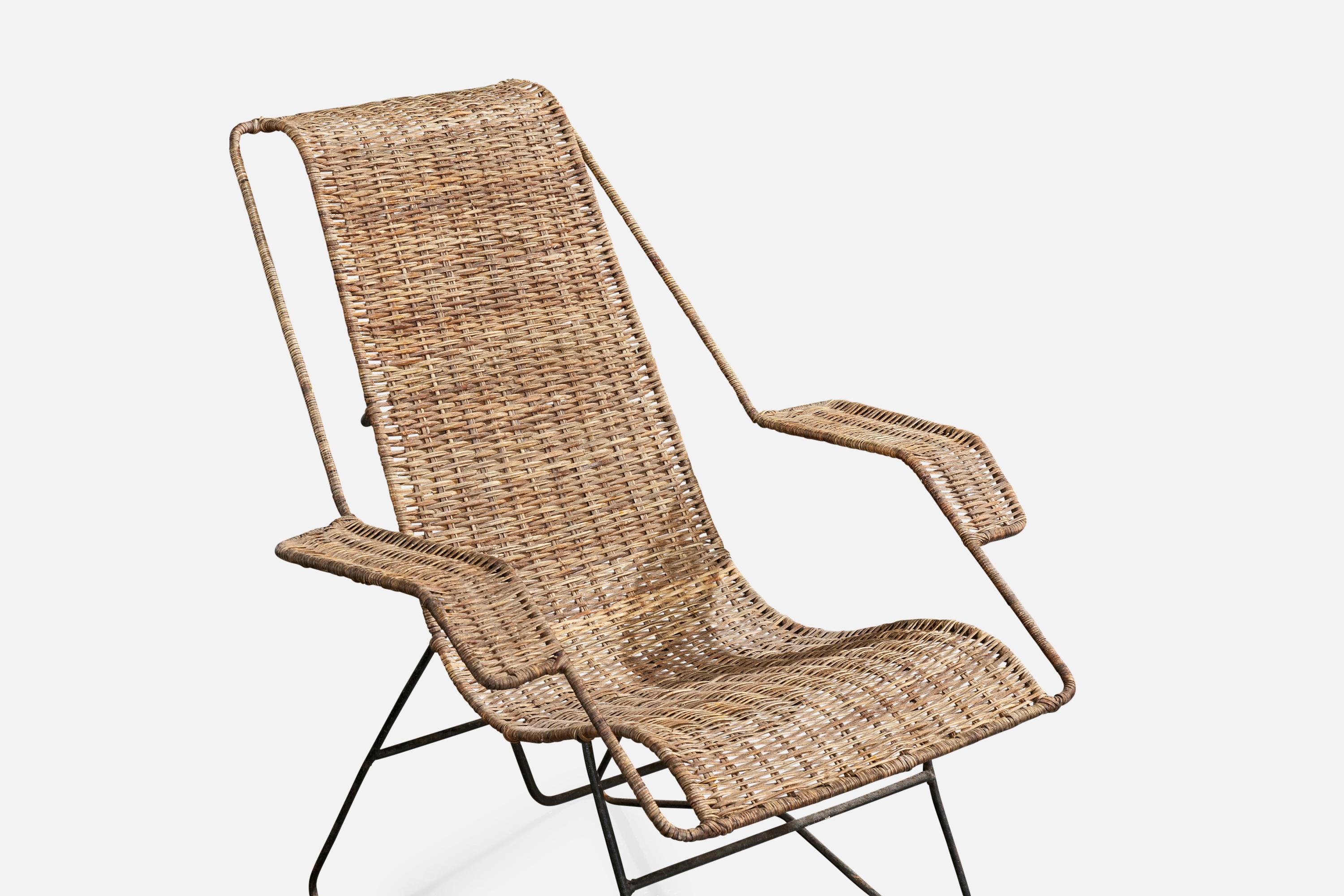 Rotin Chaise longue de designer brésilien, fer, rotin, Brésil, années 1950 en vente