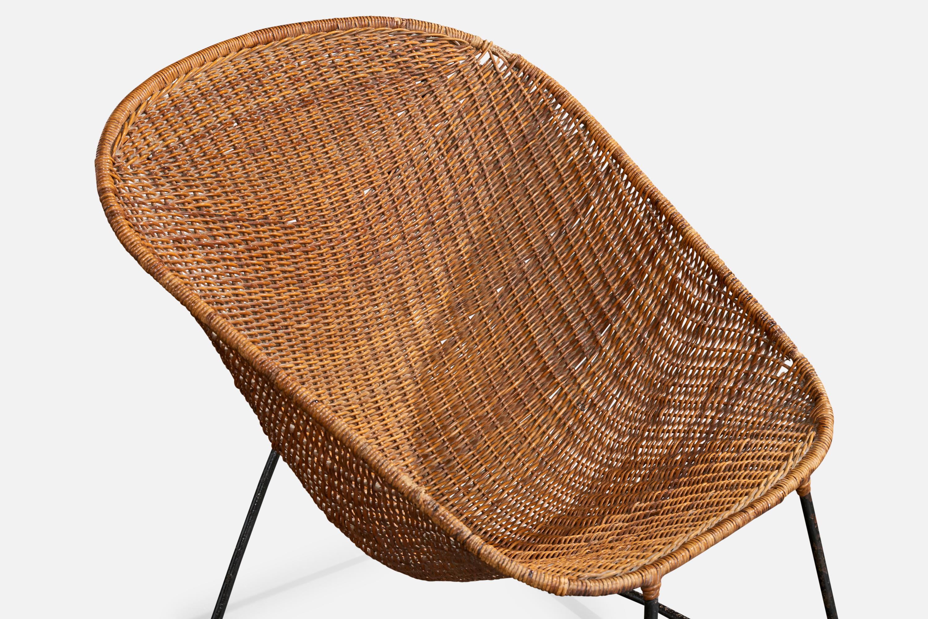 Chaise longue de designer brésilien, fer, rotin, Brésil, années 1950 en vente 1