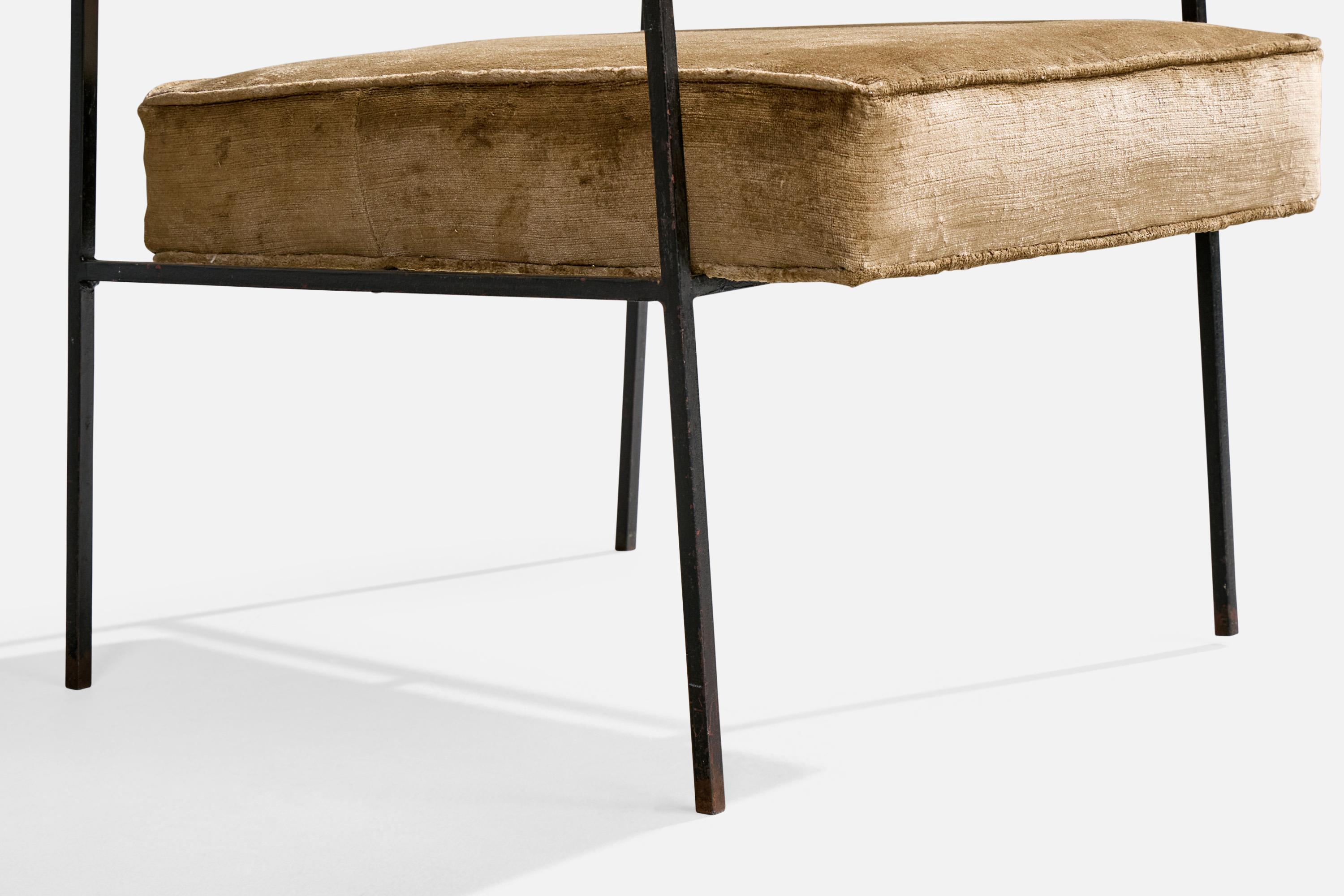 Designer brasiliano, sedia da salotto, ferro, legno, velluto, Brasile, anni '50 in vendita 4