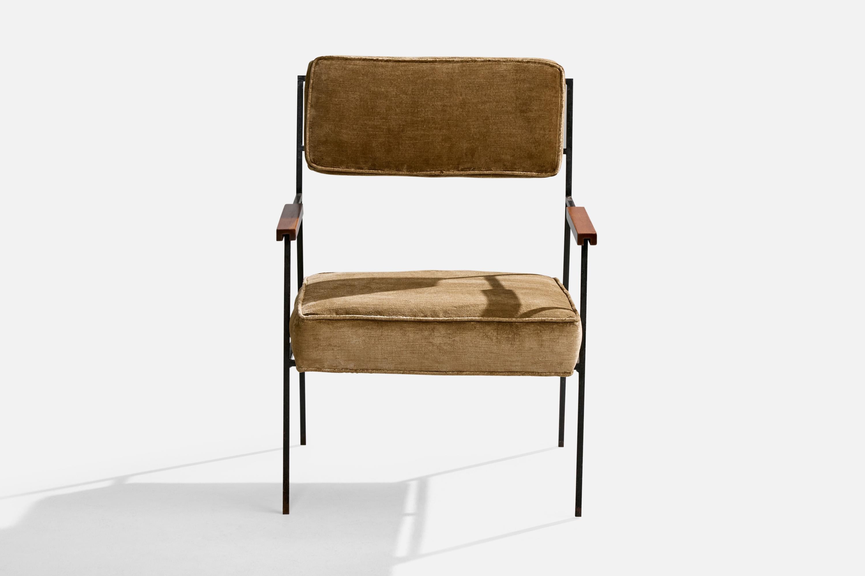 Mid-Century moderno Designer brasiliano, sedia da salotto, ferro, legno, velluto, Brasile, anni '50 in vendita