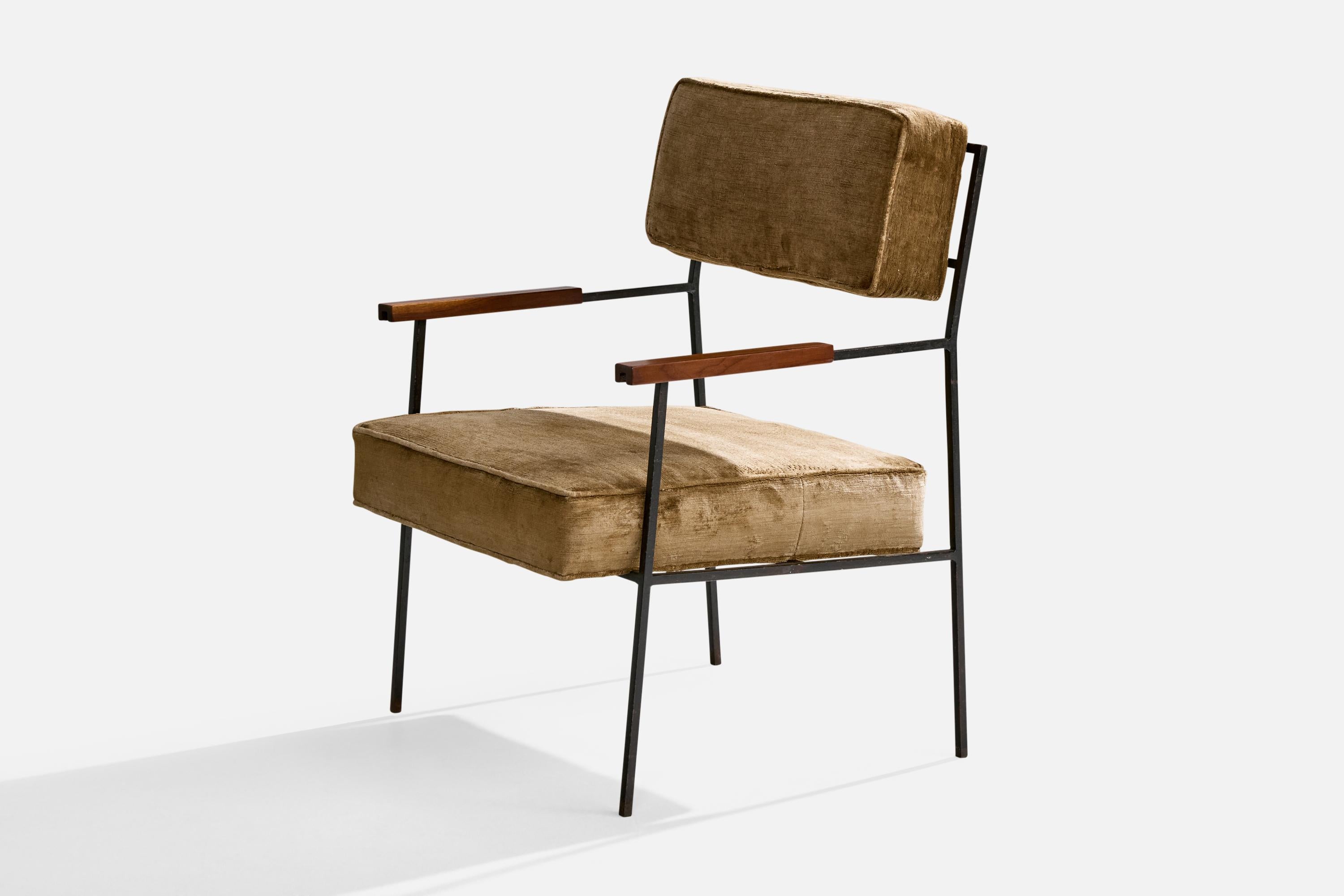 Brasiliano Designer brasiliano, sedia da salotto, ferro, legno, velluto, Brasile, anni '50 in vendita