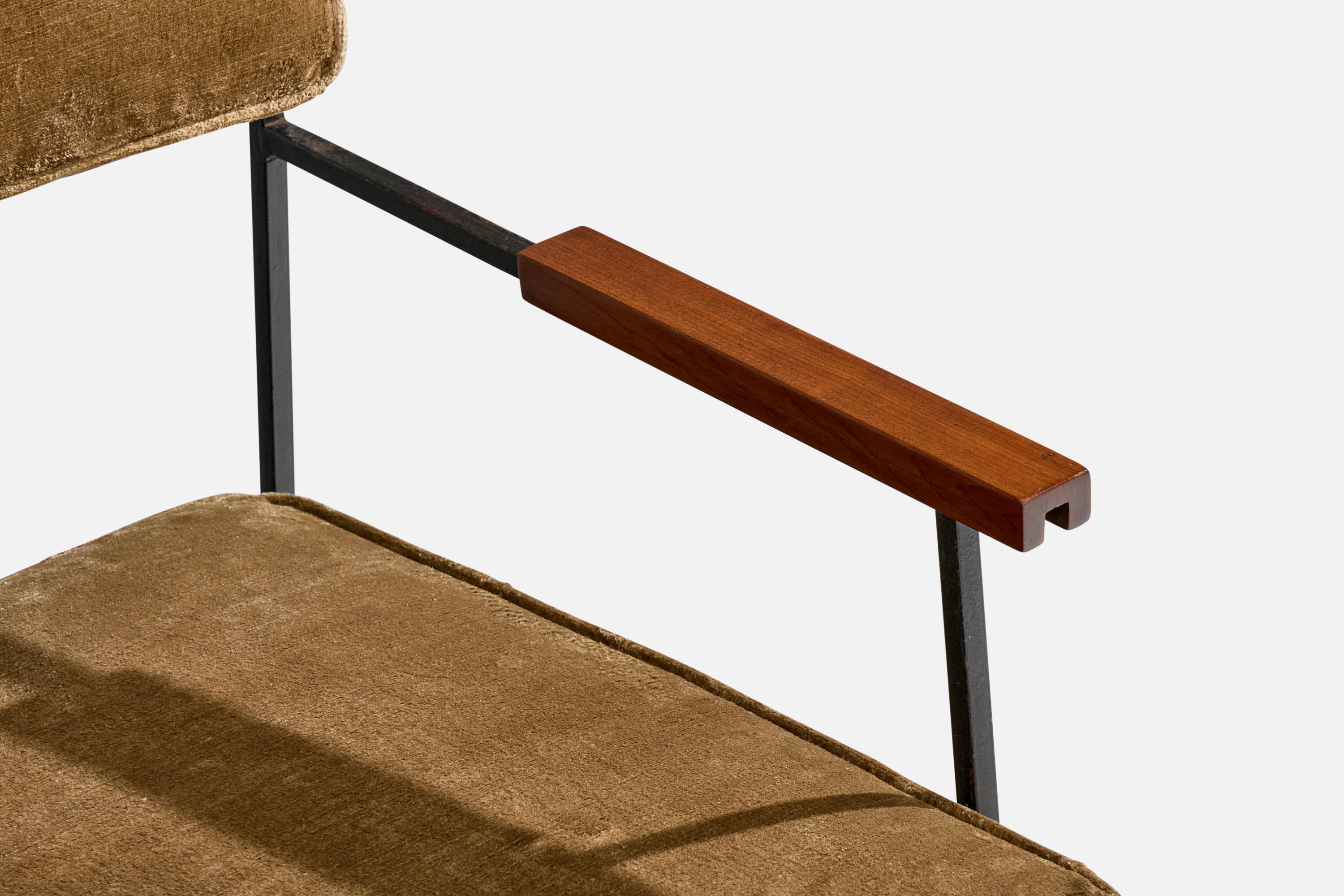 Designer brasiliano, sedia da salotto, ferro, legno, velluto, Brasile, anni '50 in vendita 2