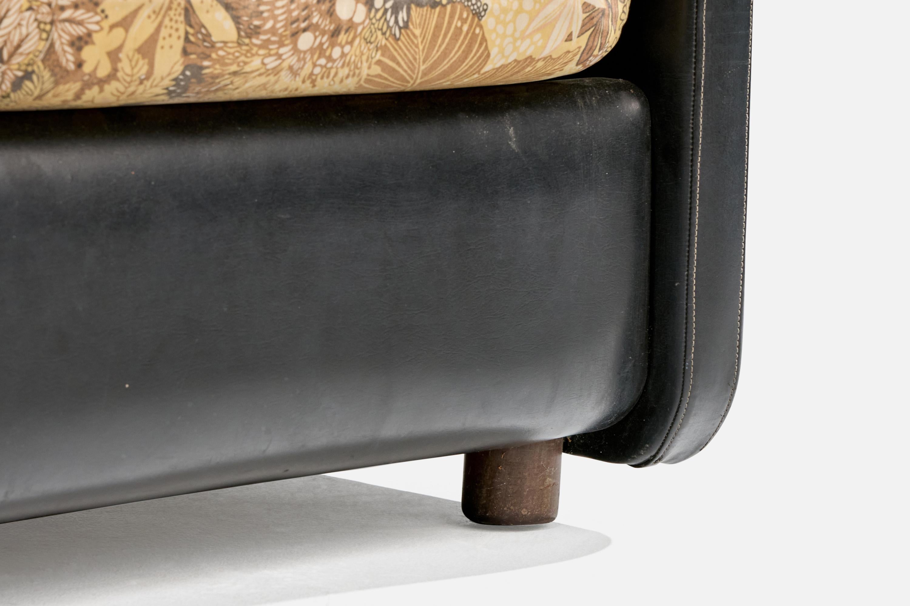 Brazilian Designer, Lounge Chair, Leatherette, Fabric, Wood, Brazil, 1960s For Sale 7