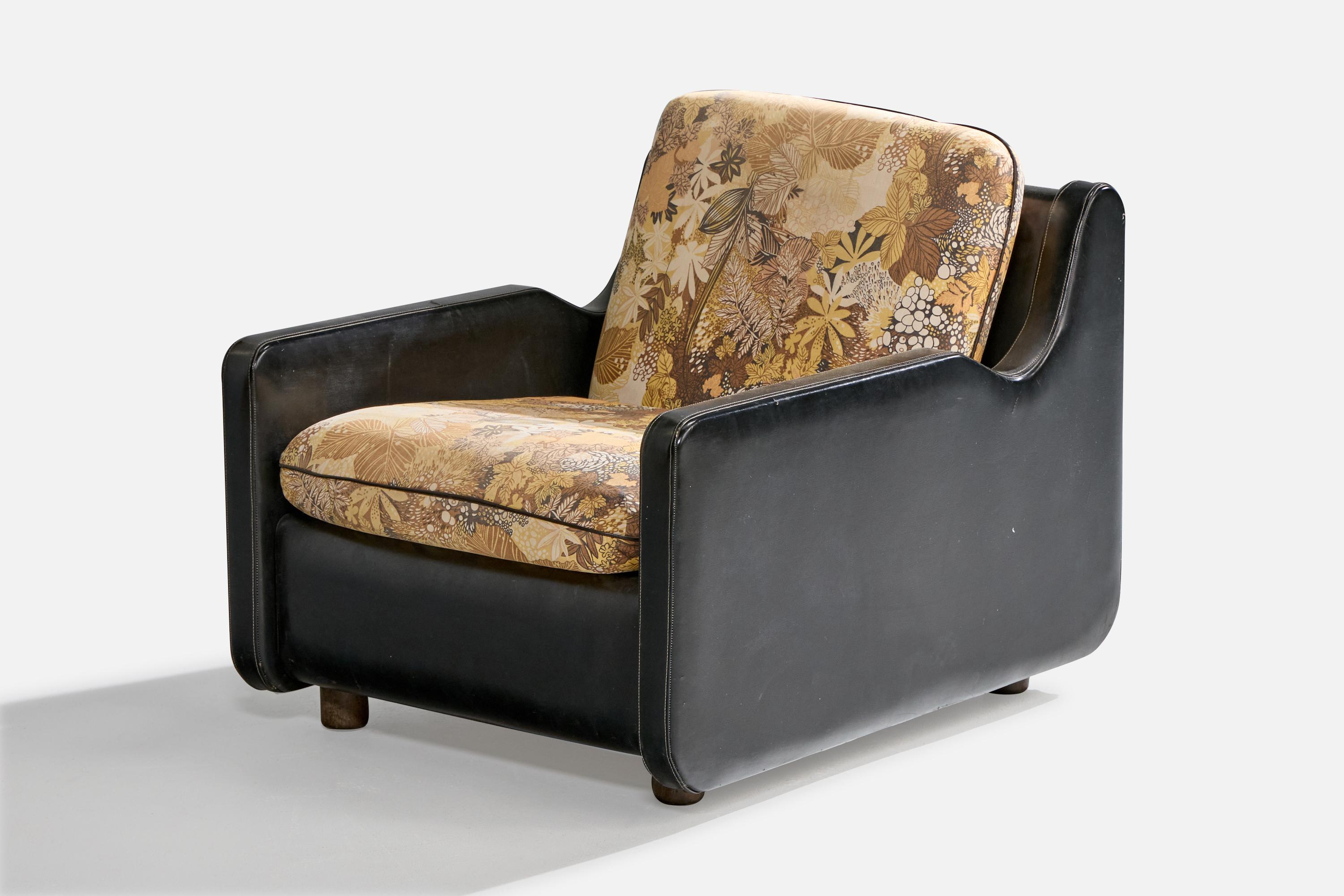 Brazilian Designer, Lounge Chair, Leatherette, Fabric, Wood, Brazil, 1960s In Good Condition For Sale In High Point, NC