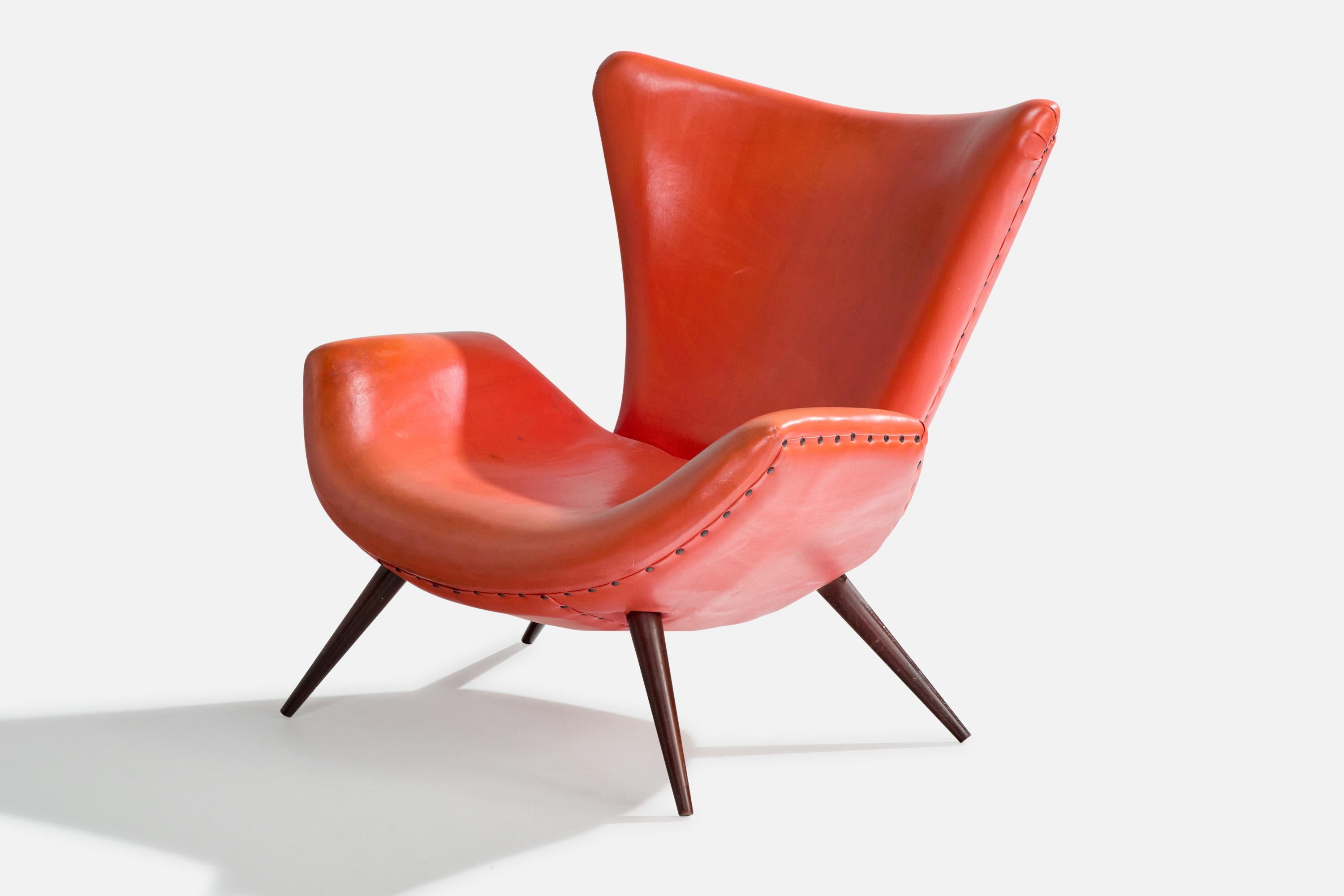 Brazilian Designer, Lounge Chair, Leatherette, Wood, Brazil, 1950s In Good Condition For Sale In High Point, NC