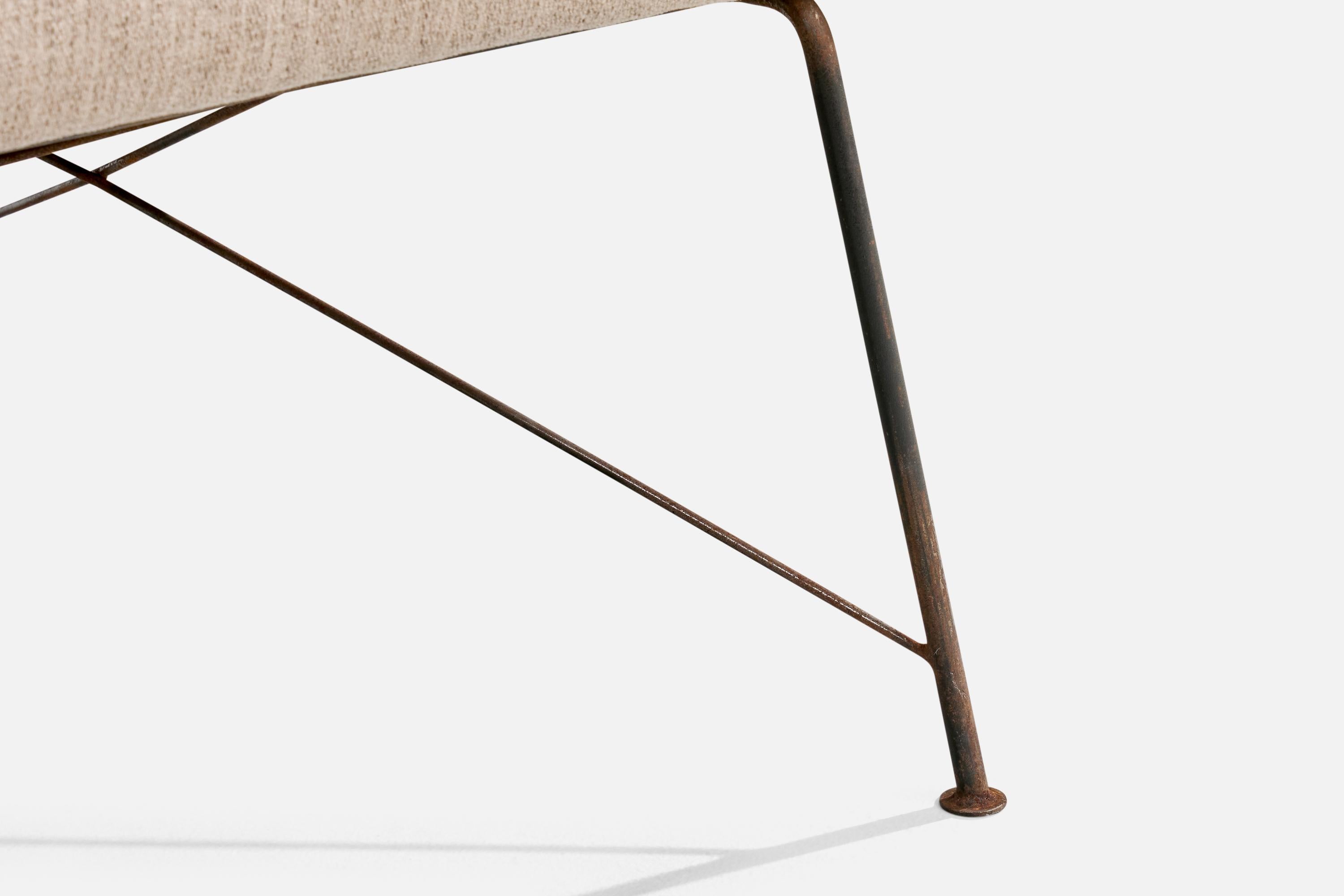 Designer brasiliano, sedie da salotto, ferro, legno, tessuto, Brasile, anni '50 6