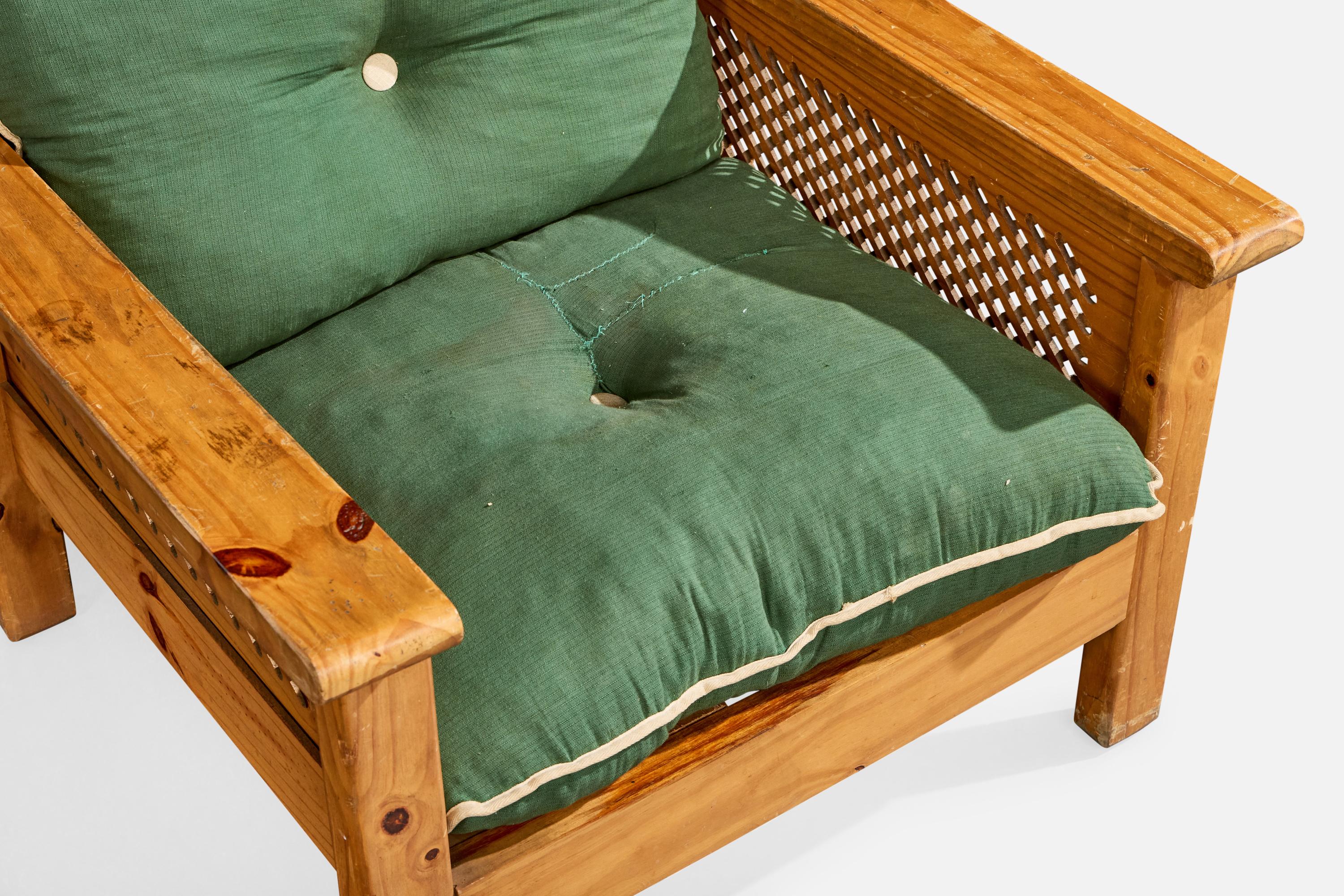 Designer brésilien, chaises longues, pin de Paraná, tissu, Brésil, années 1960 en vente 4