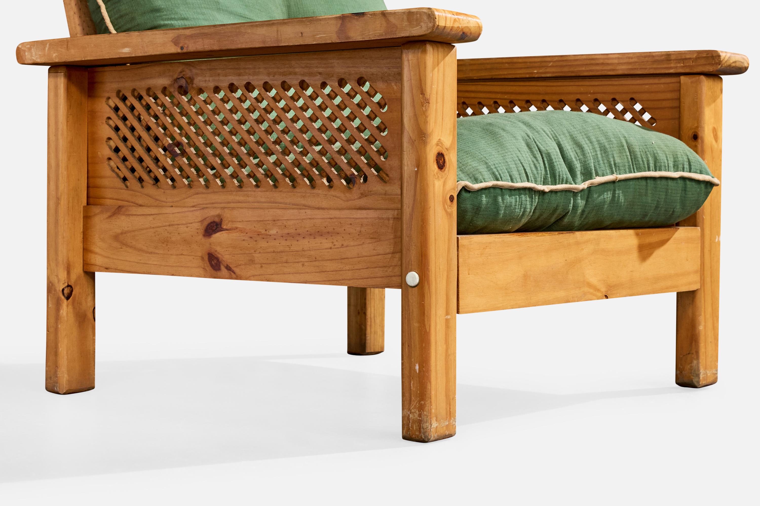 Designer brésilien, chaises longues, pin de Paraná, tissu, Brésil, années 1960 en vente 6