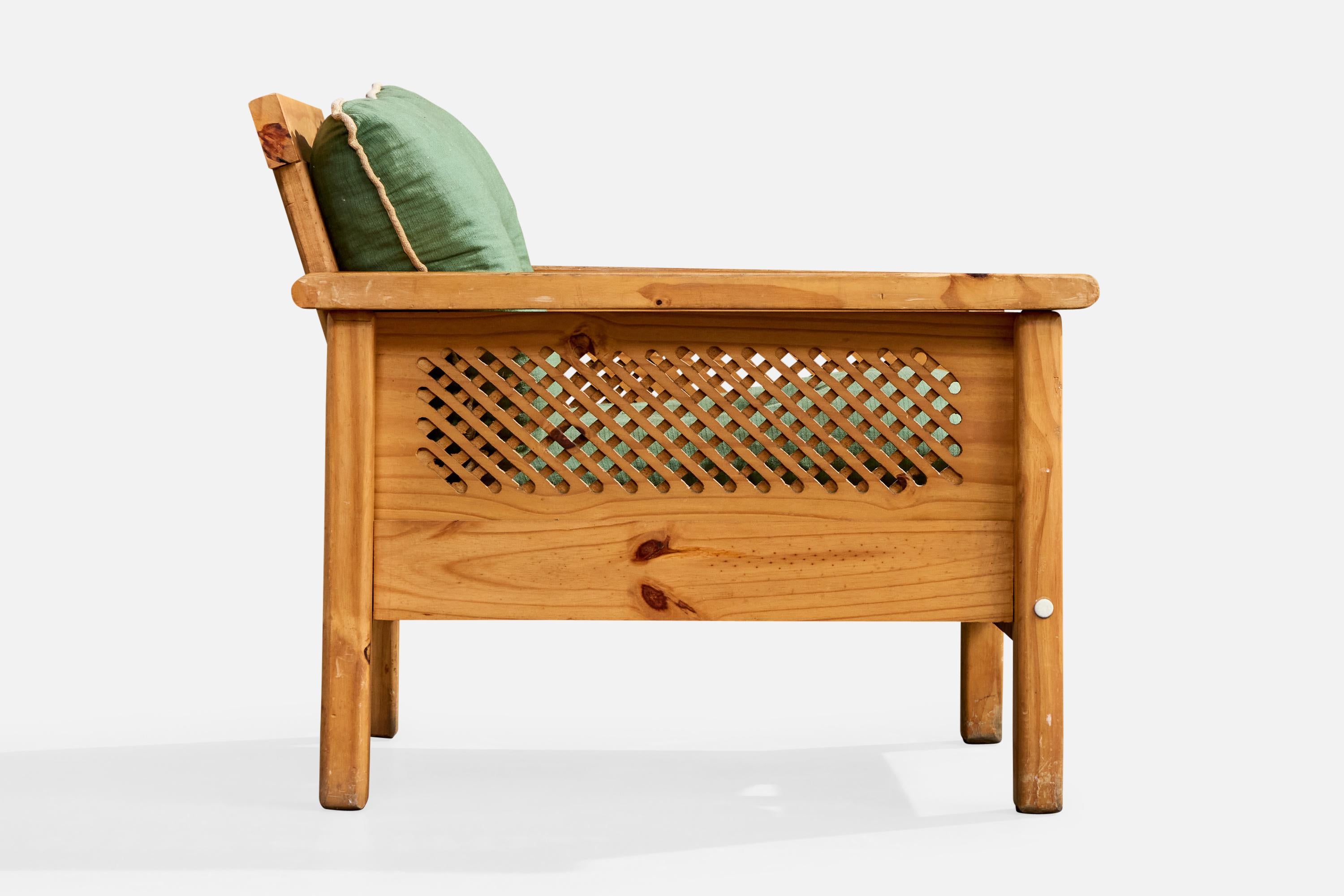 Milieu du XXe siècle Designer brésilien, chaises longues, pin de Paraná, tissu, Brésil, années 1960 en vente