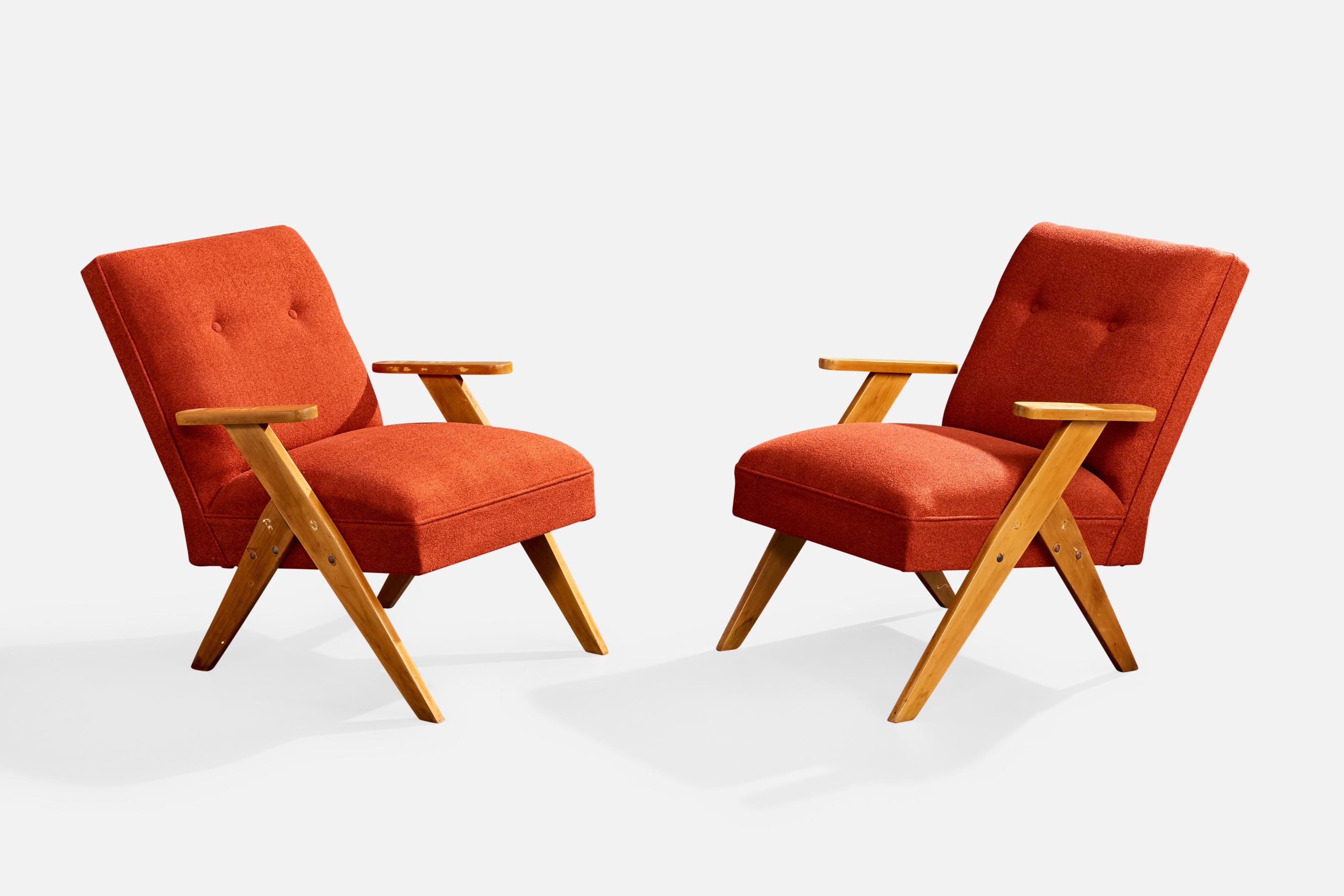 Coppia di sedie da salotto in legno e tessuto rosso progettate e prodotte in Brasile, anni '50 circa.

Rivestito a un certo punto della storia.

Dimensioni complessive (pollici): 31.0 