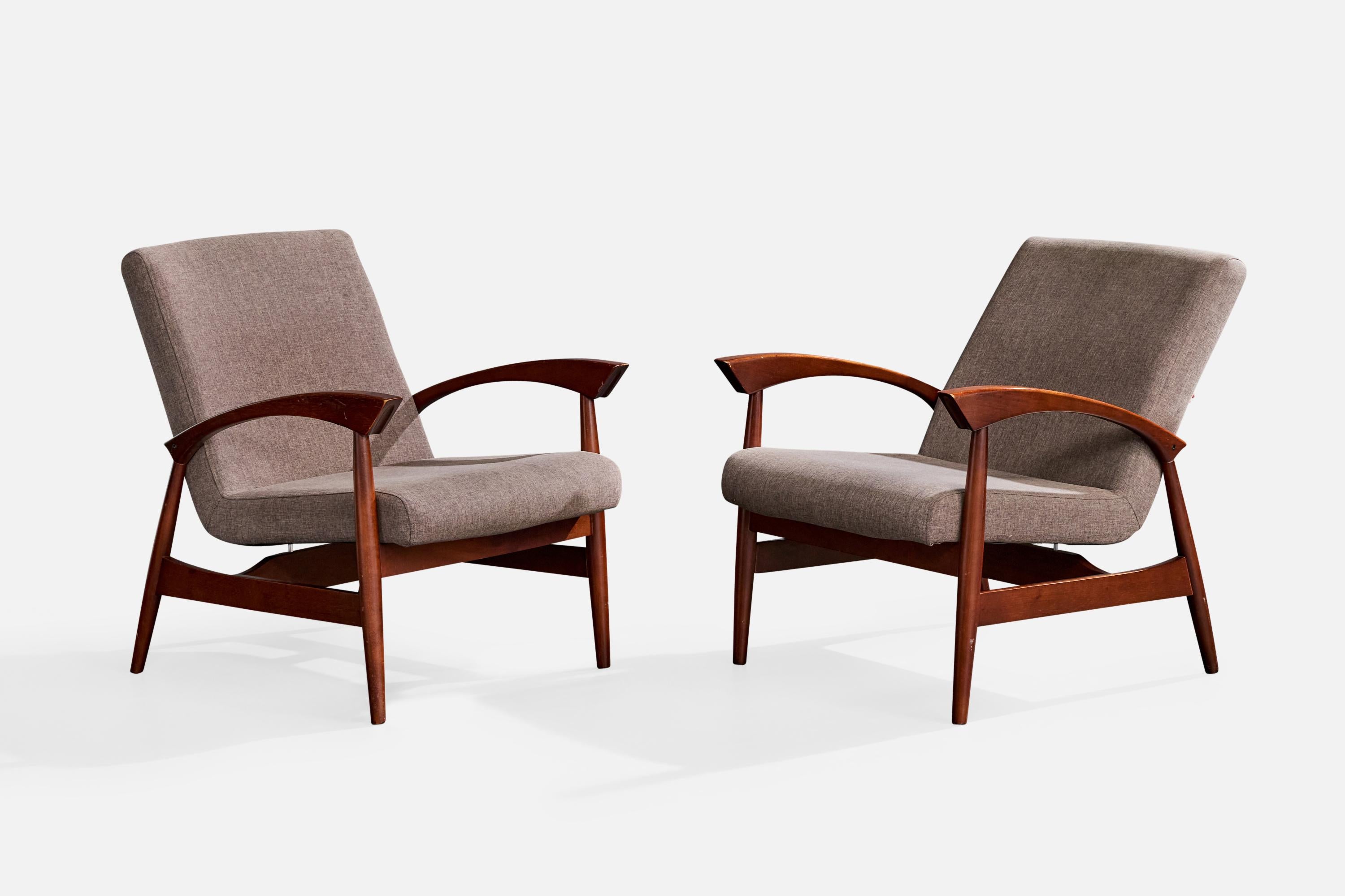 Paire de chaises de salon en bois teinté foncé et tissu gris, conçues et produites au Brésil, c.C. années 1960.

Tissu Vintage en bon état, reupholstery recommandé.

Dimensions globales (pouces) : 30.75 