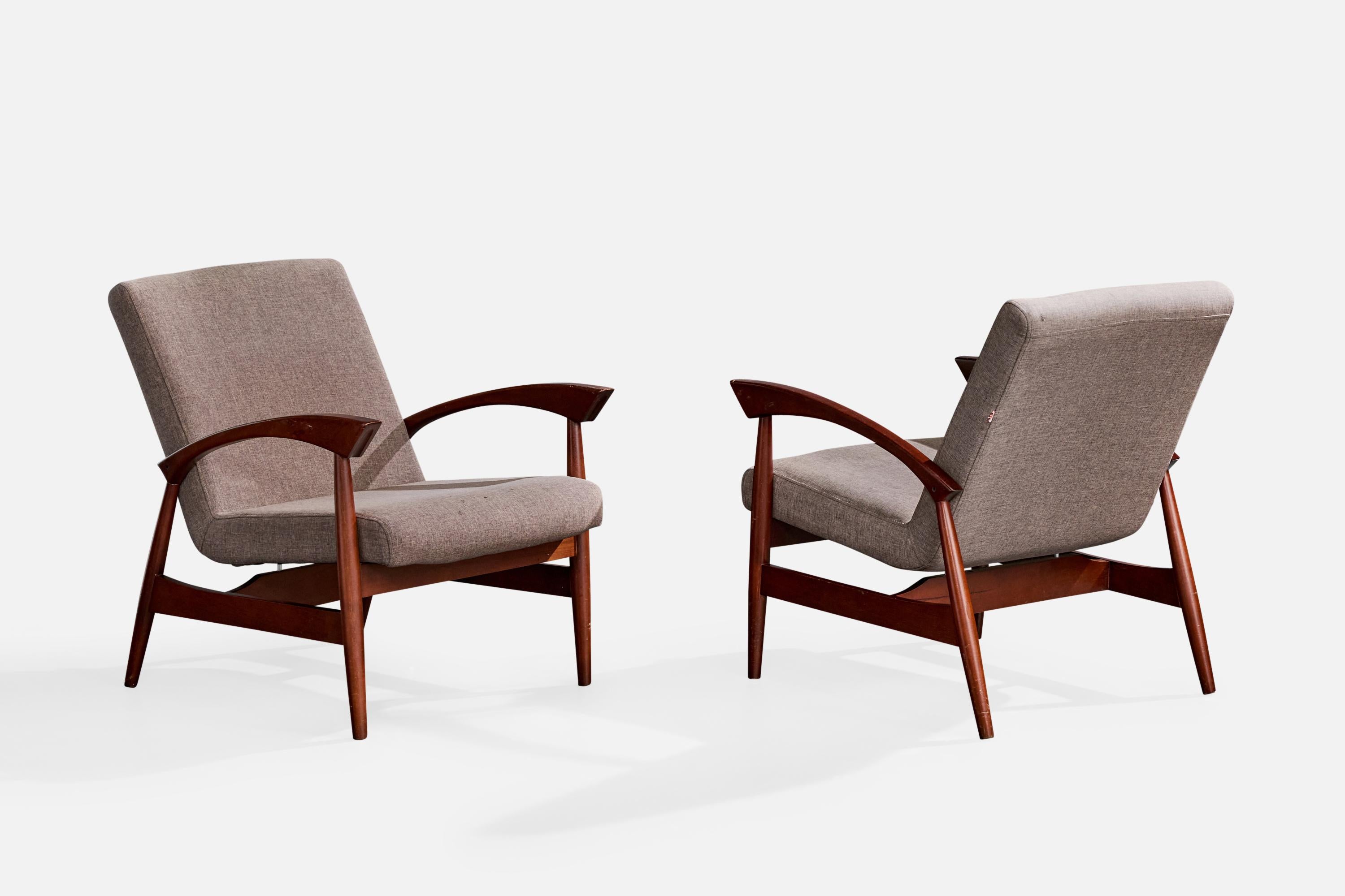 Mid-Century Modern Designer brésilien, chaises longues, Wood, tissu, Brésil, années 1960 en vente