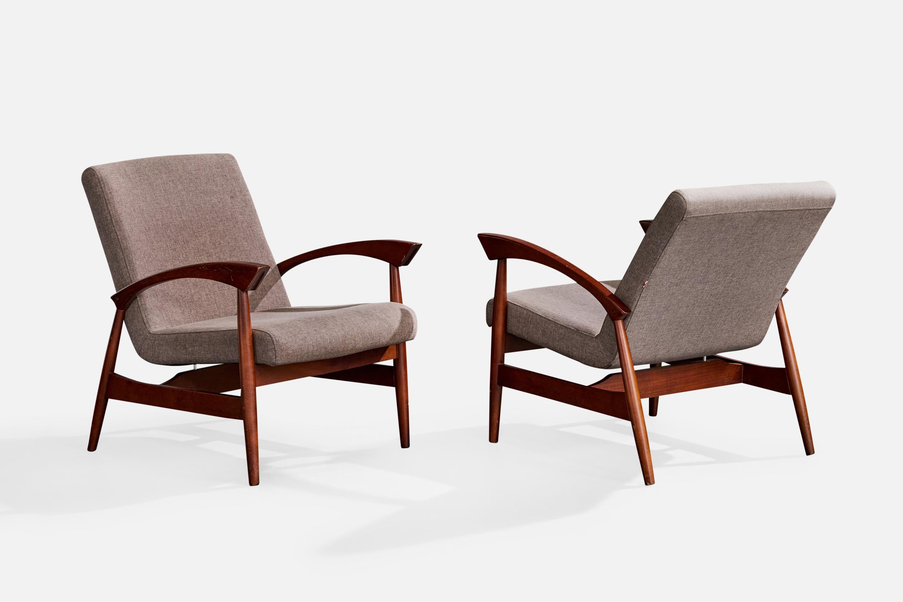 Mid-Century Modern Designer brésilien, chaises longues, Wood, tissu, Brésil, années 1960 en vente