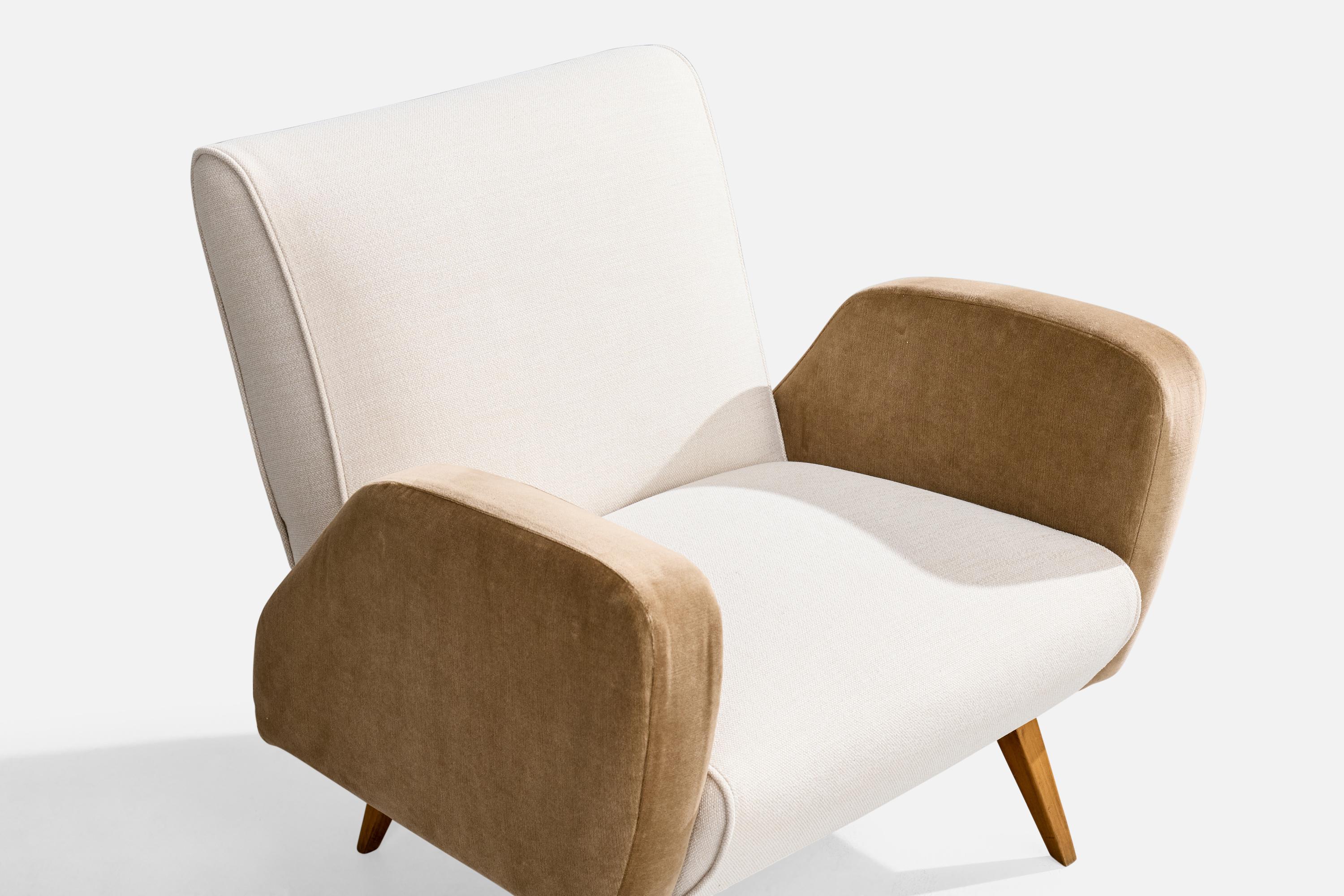 Brazilian Designer, Lounge Chairs, Wood, Fabric, Velvet, Brazil, 1950s For Sale 3