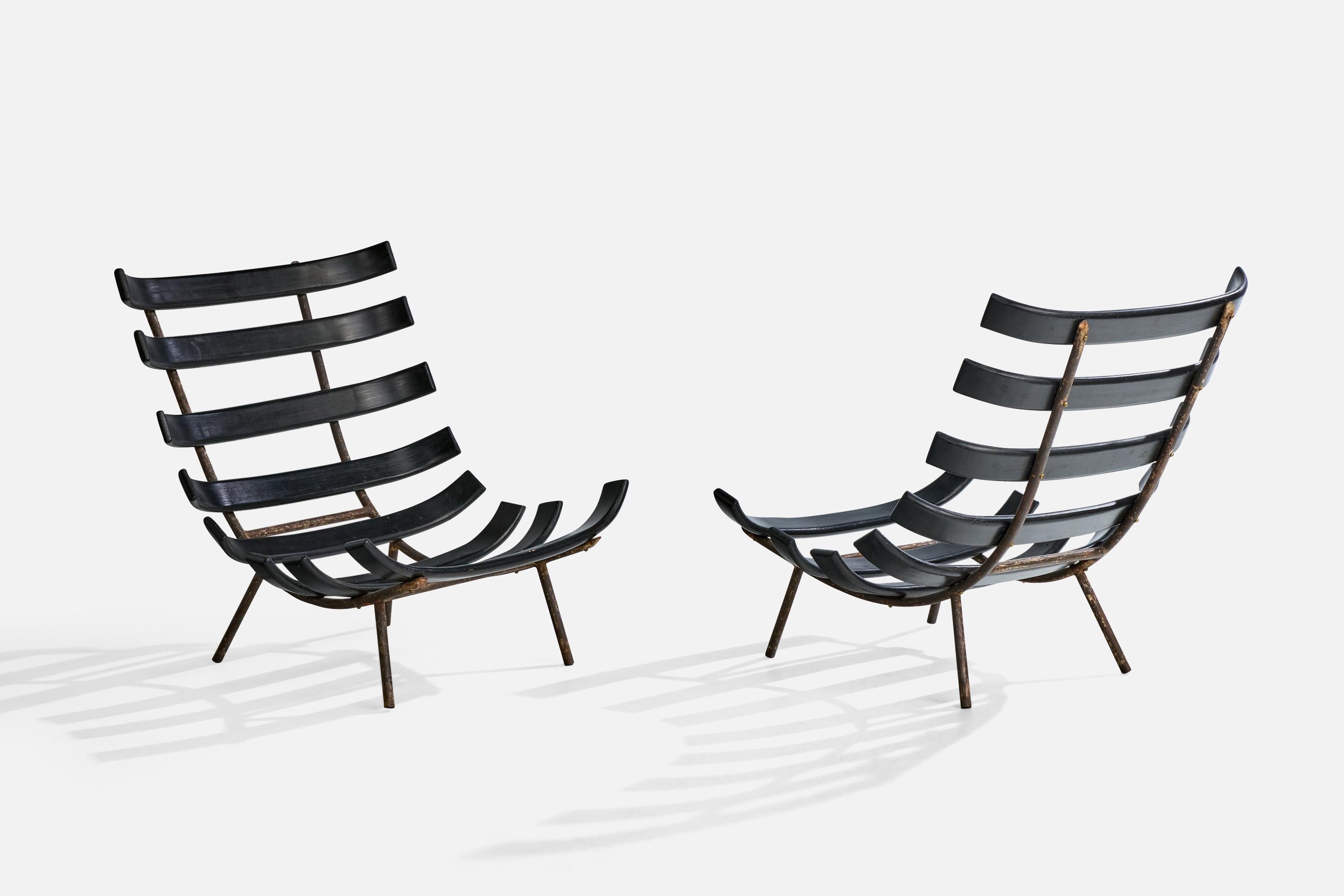 Milieu du XXe siècle Designer brésilien, chaises longues, Wood, Iron, Brésil, années 1950 en vente
