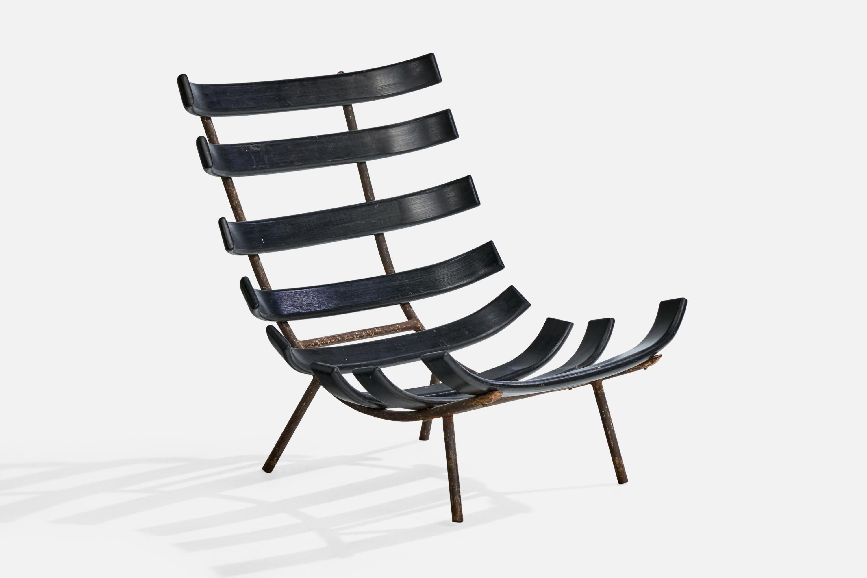 Designer brésilien, chaises longues, Wood, Iron, Brésil, années 1950 en vente 1
