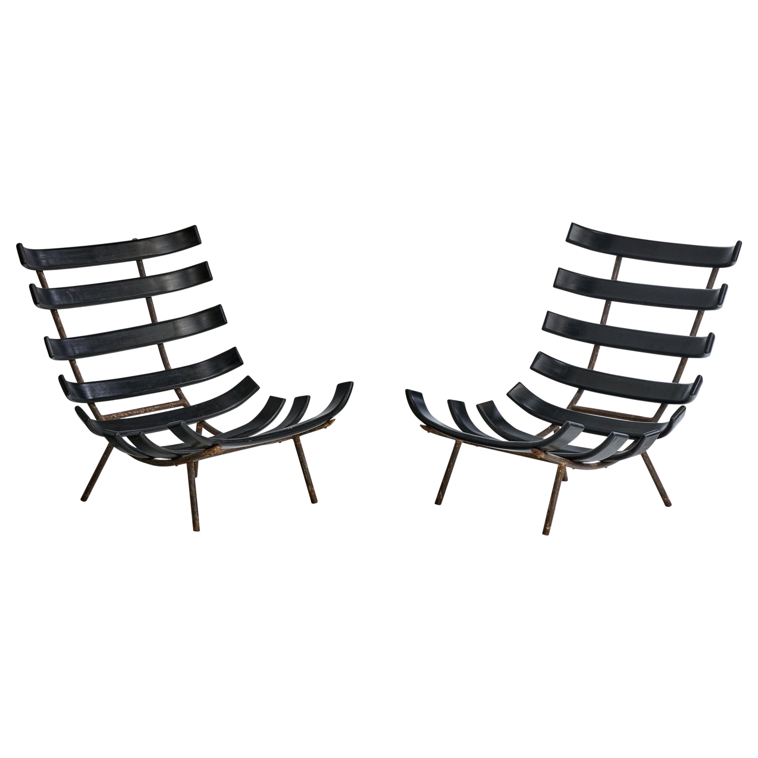 Designer brésilien, chaises longues, Wood, Iron, Brésil, années 1950 en vente