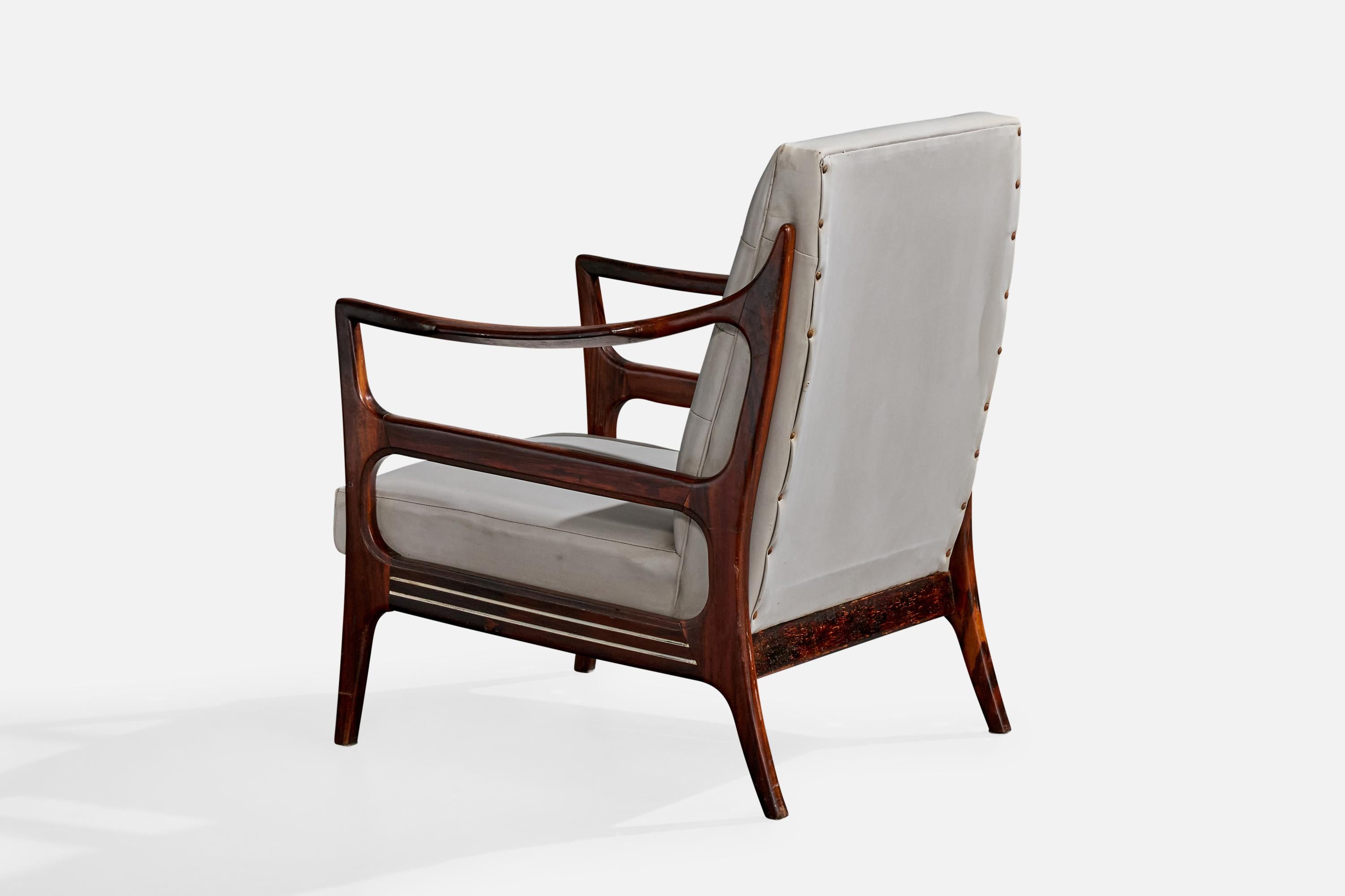 Milieu du XXe siècle Designer brésilien, chaises longues, Wood, cuir, Brésil, années 1950 en vente