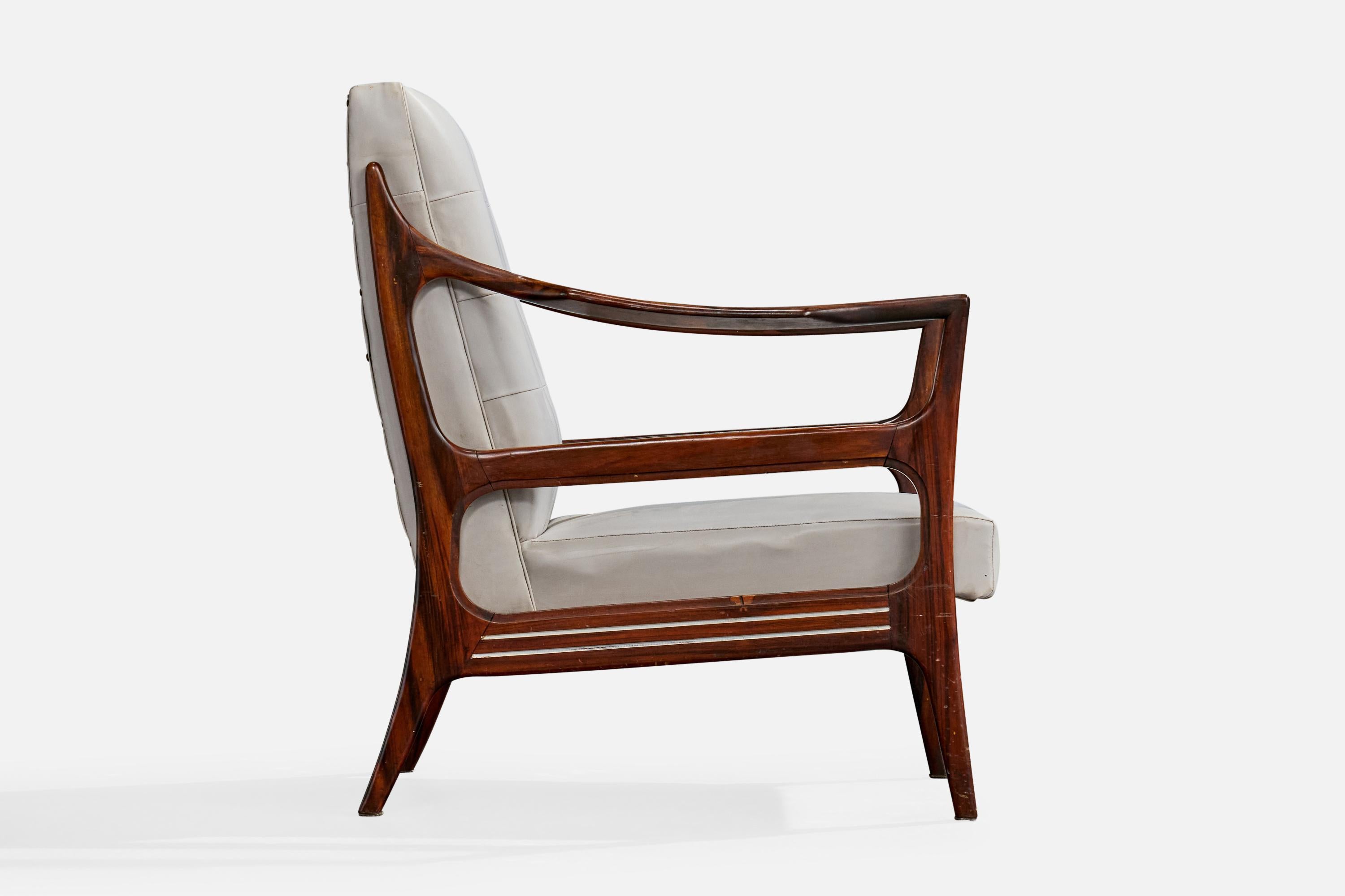 Cuir Designer brésilien, chaises longues, Wood, cuir, Brésil, années 1950 en vente