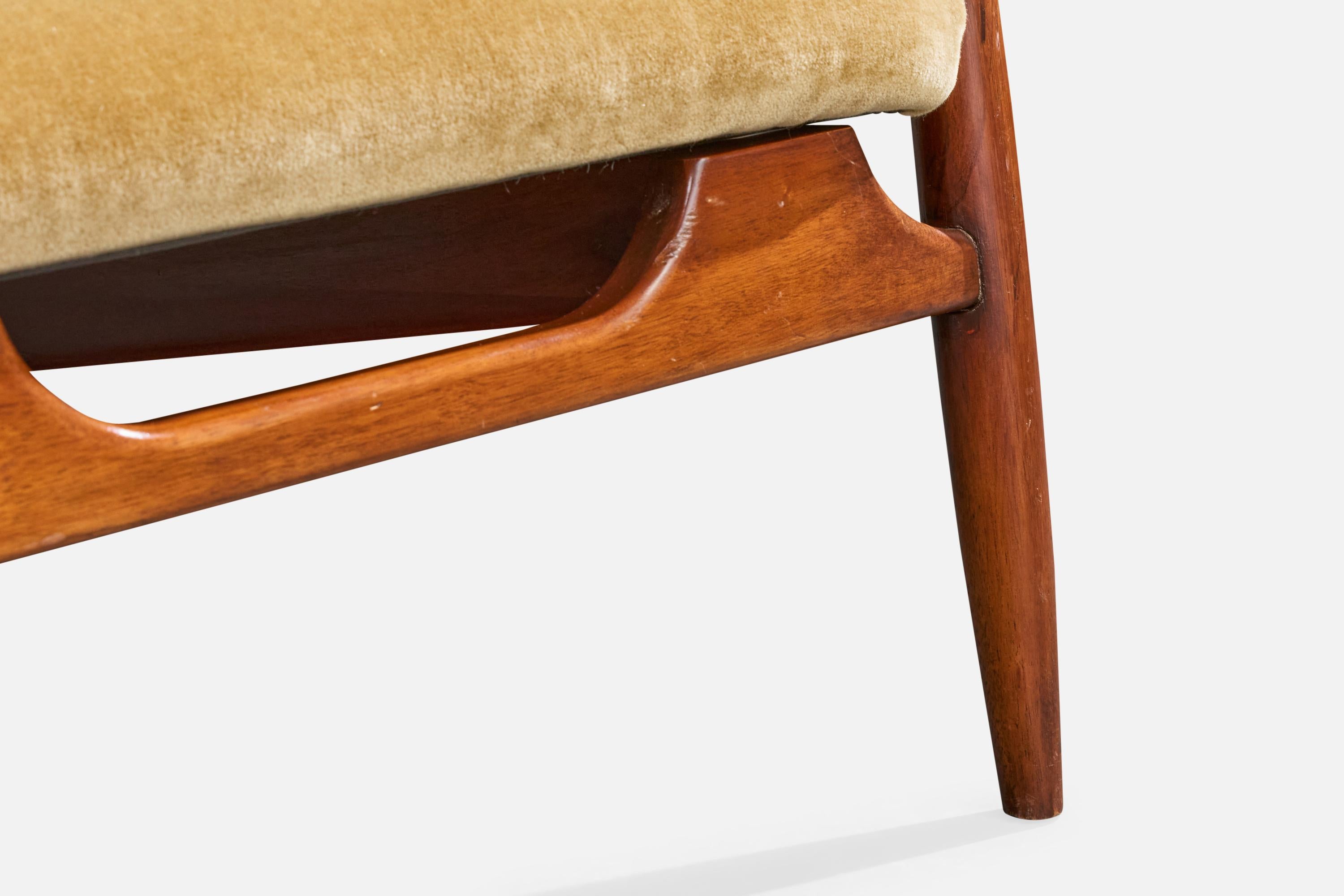 Designer brasiliano, Sedie da salotto, Wood, Velluto, Brasile, anni '50 In condizioni buone in vendita a High Point, NC