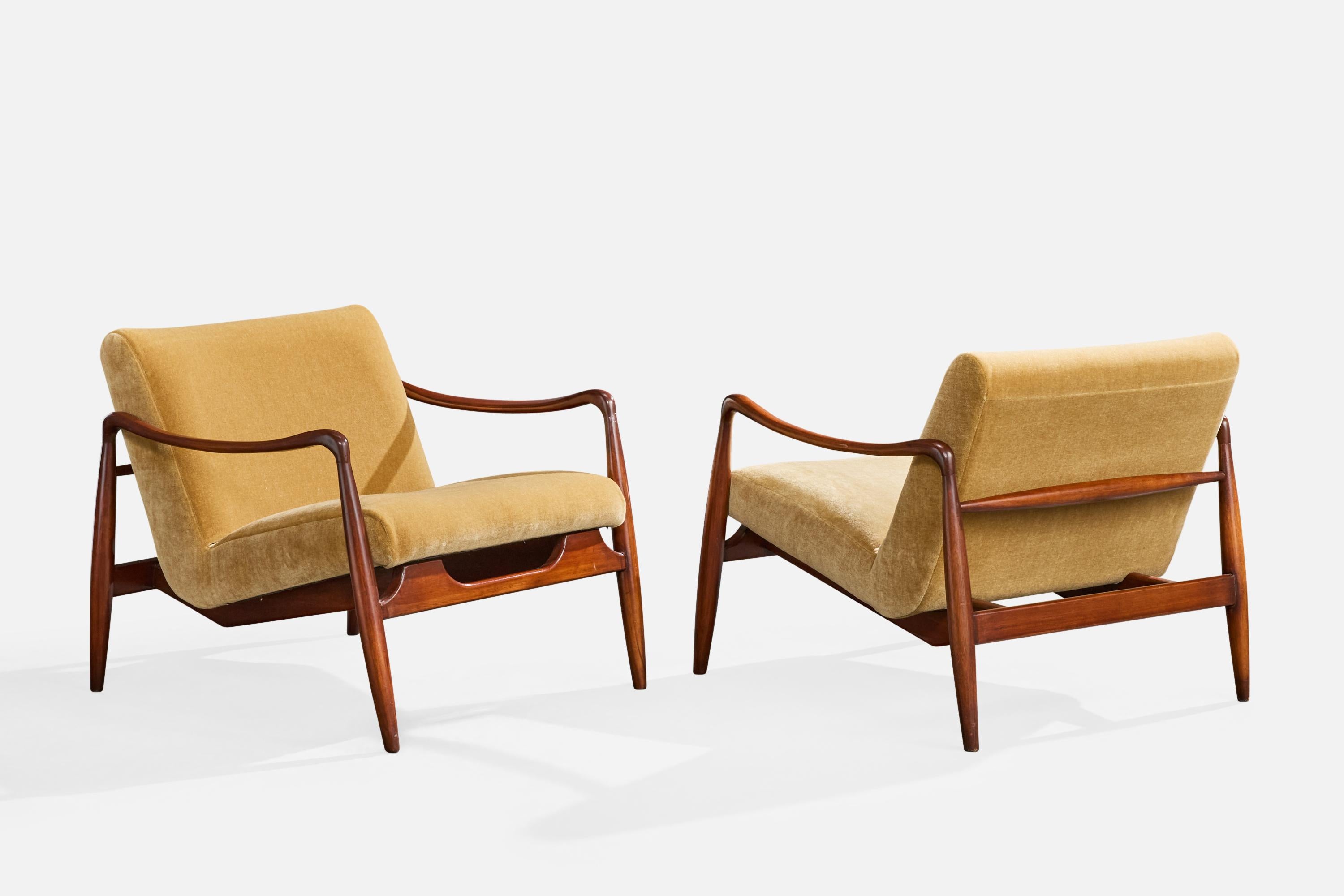 Metà XX secolo Designer brasiliano, Sedie da salotto, Wood, Velluto, Brasile, anni '50 in vendita