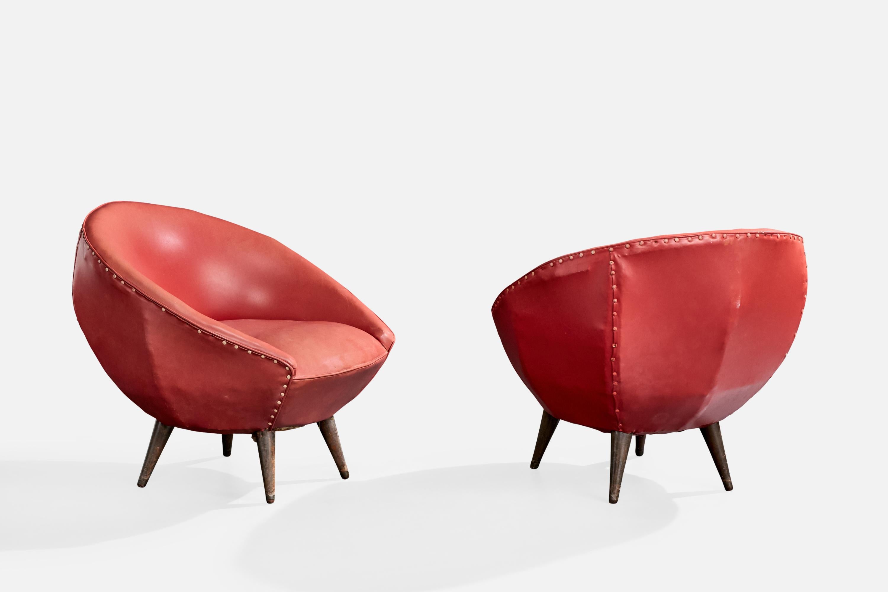 Mid-Century Modern Designer brésilien, chaises longues, Wood, Vinyl, Brésil, années 1950 en vente