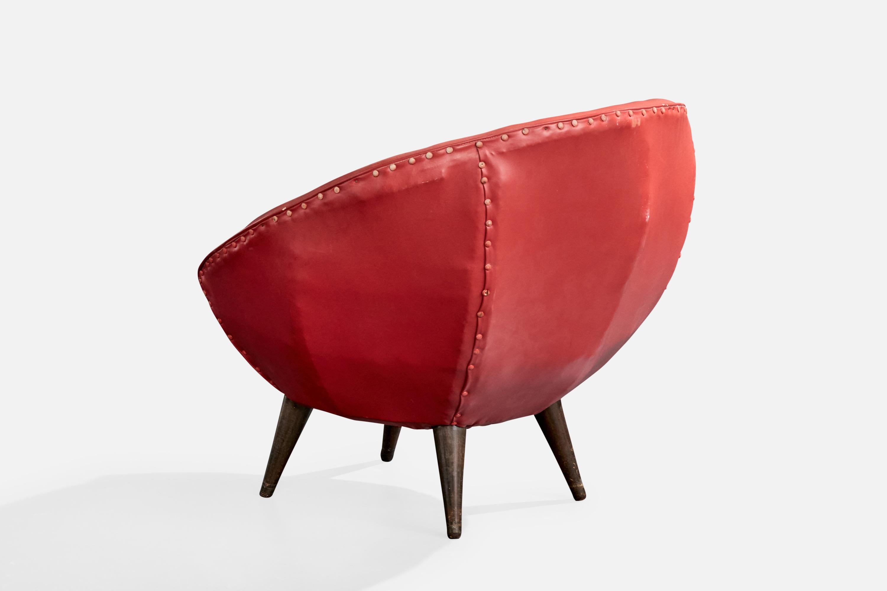 Milieu du XXe siècle Designer brésilien, chaises longues, Wood, Vinyl, Brésil, années 1950 en vente