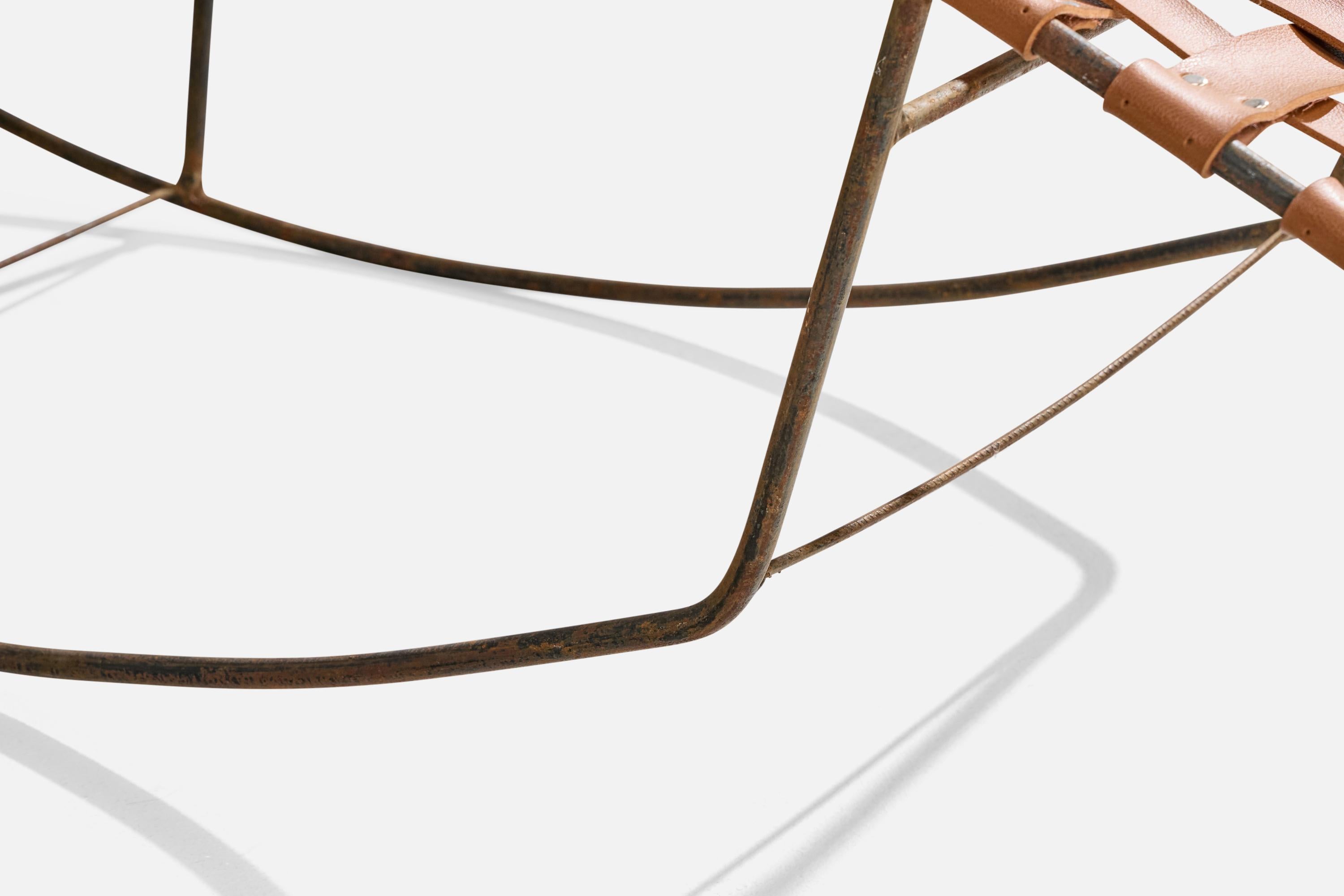 Brazilian Designer, Rocking Chaise Longue, Iron, Leather, Brazil, 1950s For Sale 9